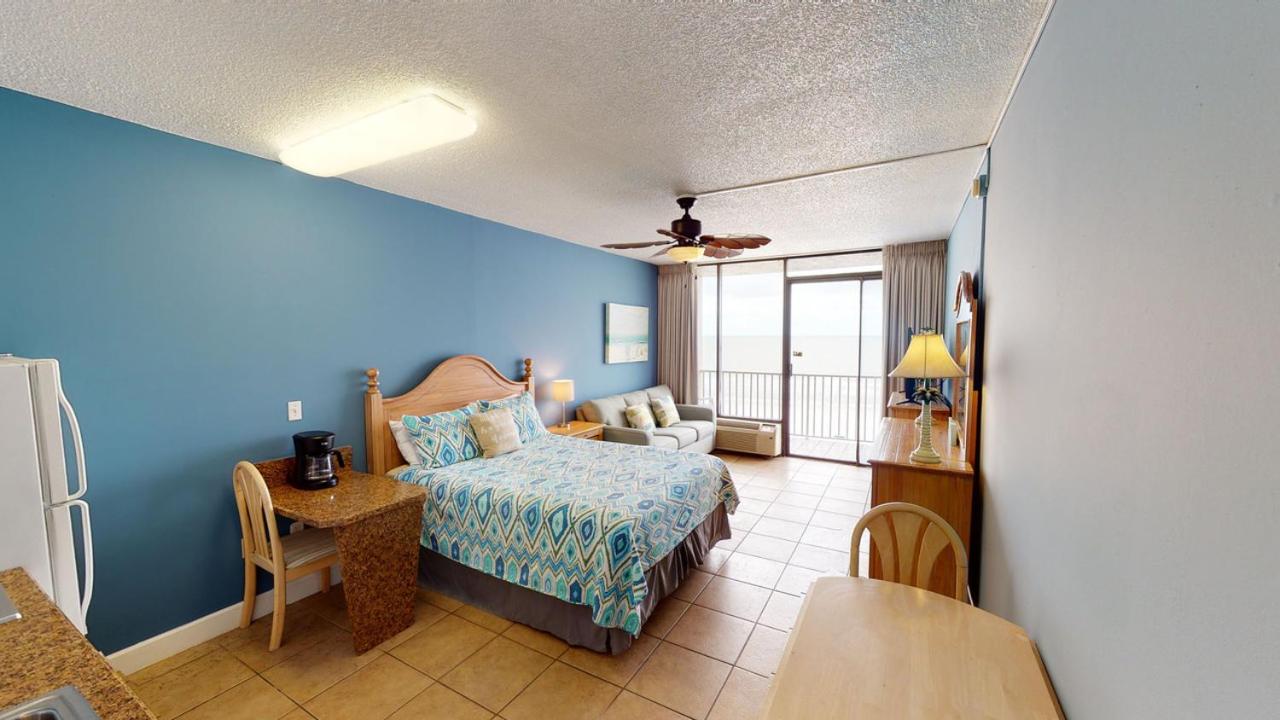 601 - Standard, Queen Ocean View - Photo 1