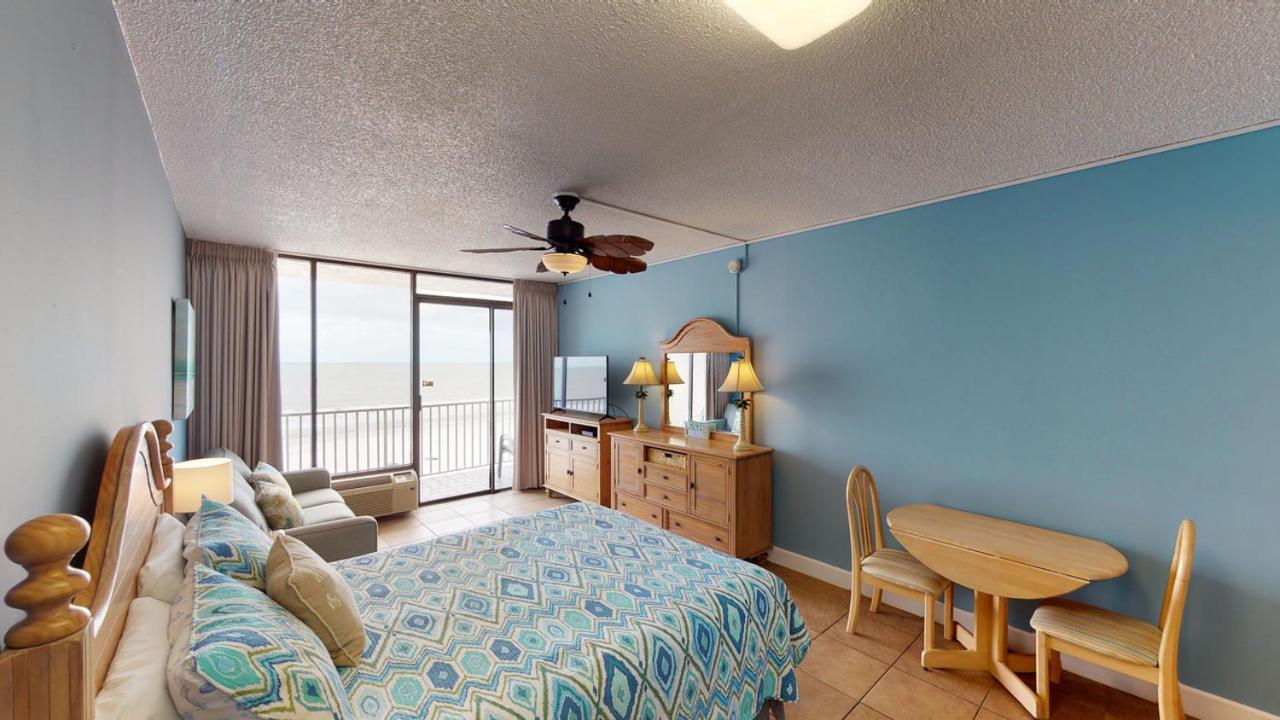 601 - Standard, Queen Ocean View - Photo 4