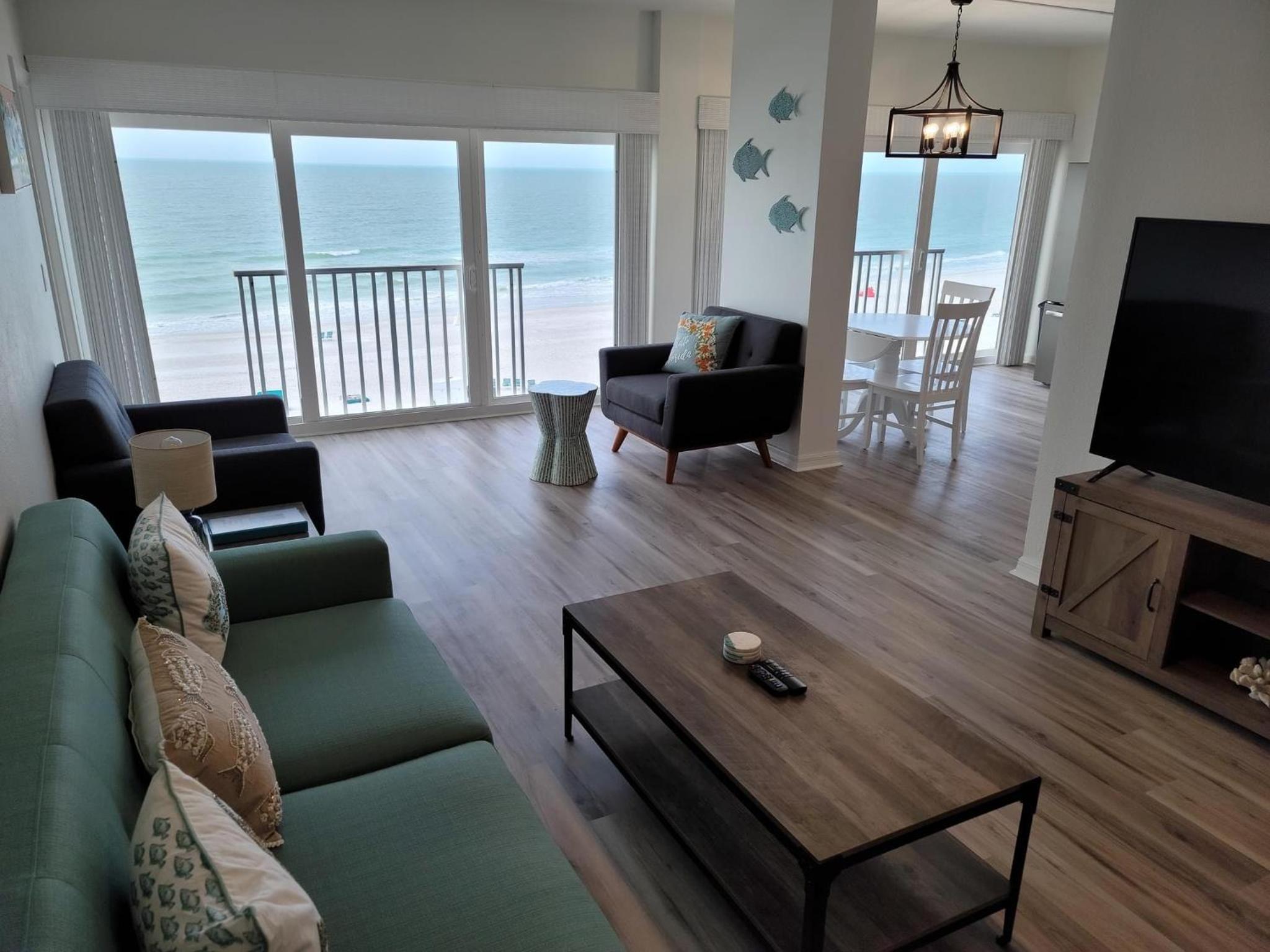 616 -Penthouse - Full Ocean View Suite - Photo 3