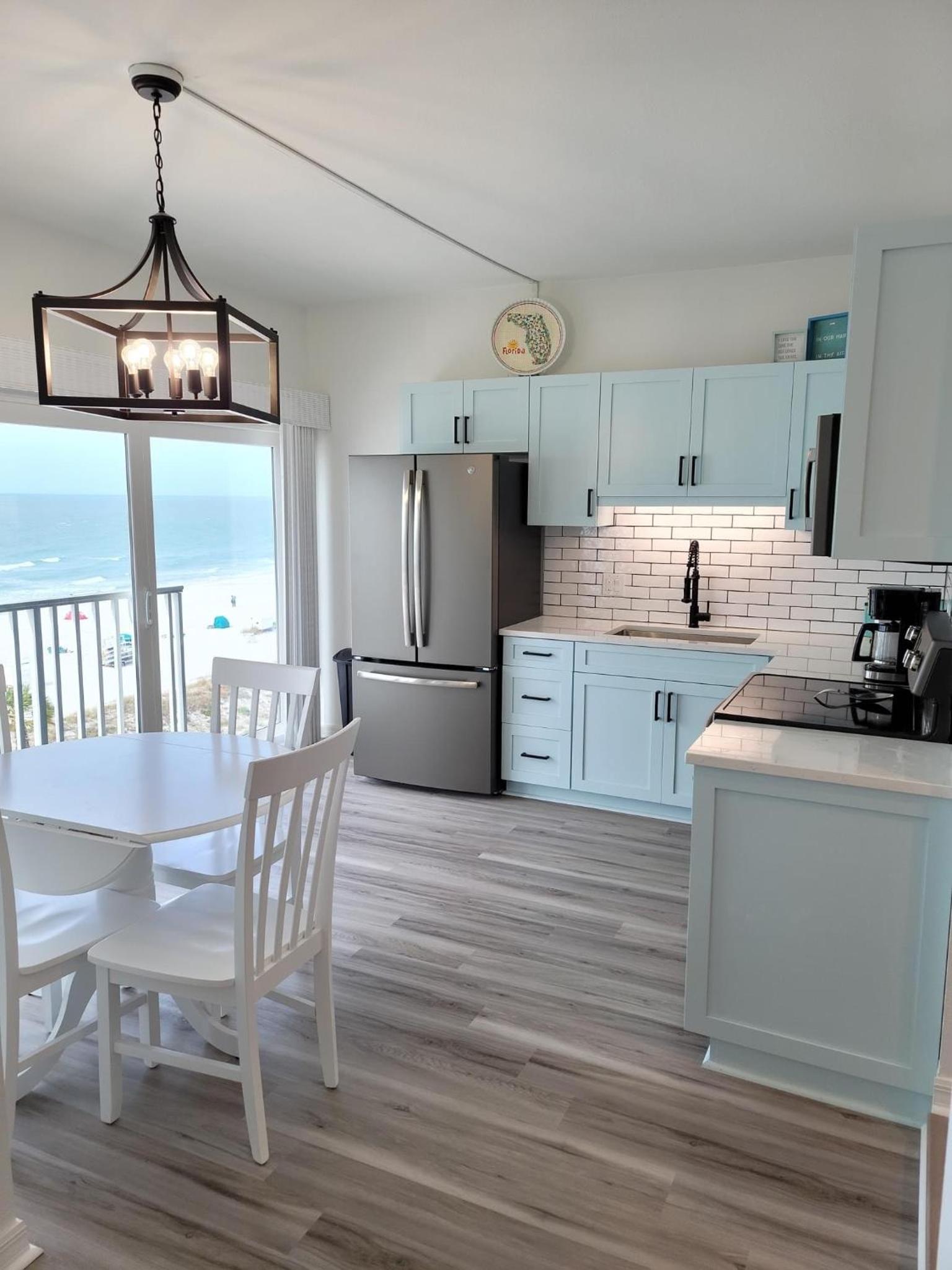 616 -Penthouse - Full Ocean View Suite - Photo 2