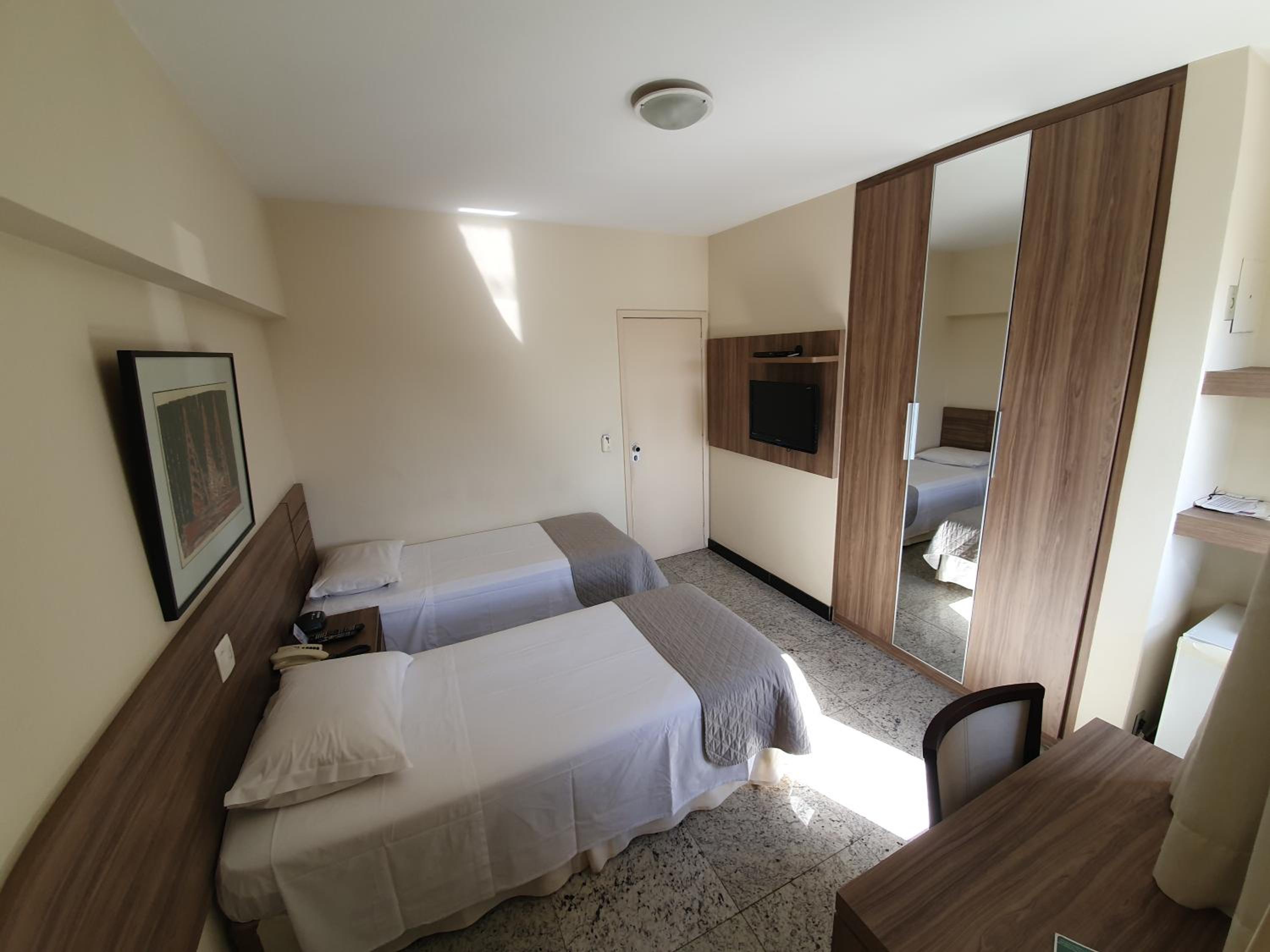 Twin Room - Photo 4