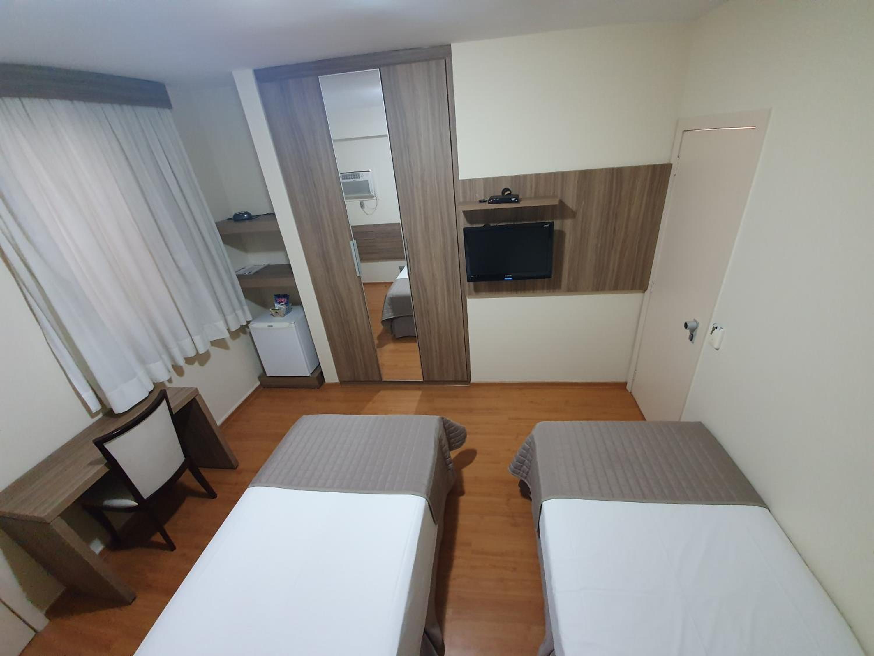 Twin Room - Photo 6