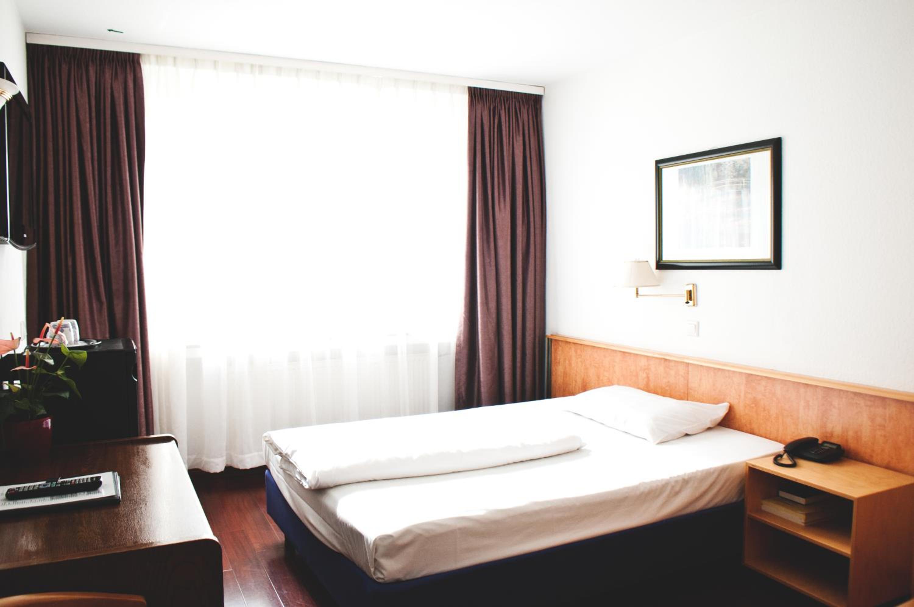 Double or Twin Room - Photo 2