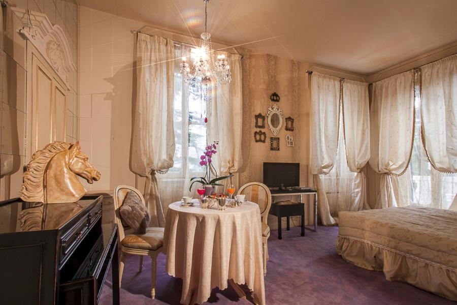 Suite - Photo 17