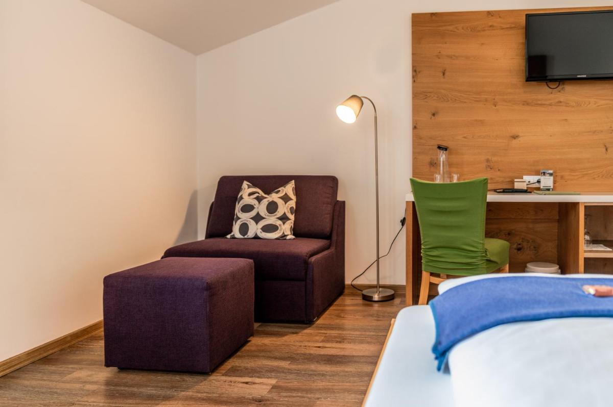 Double Room with Balcony - Photo 3