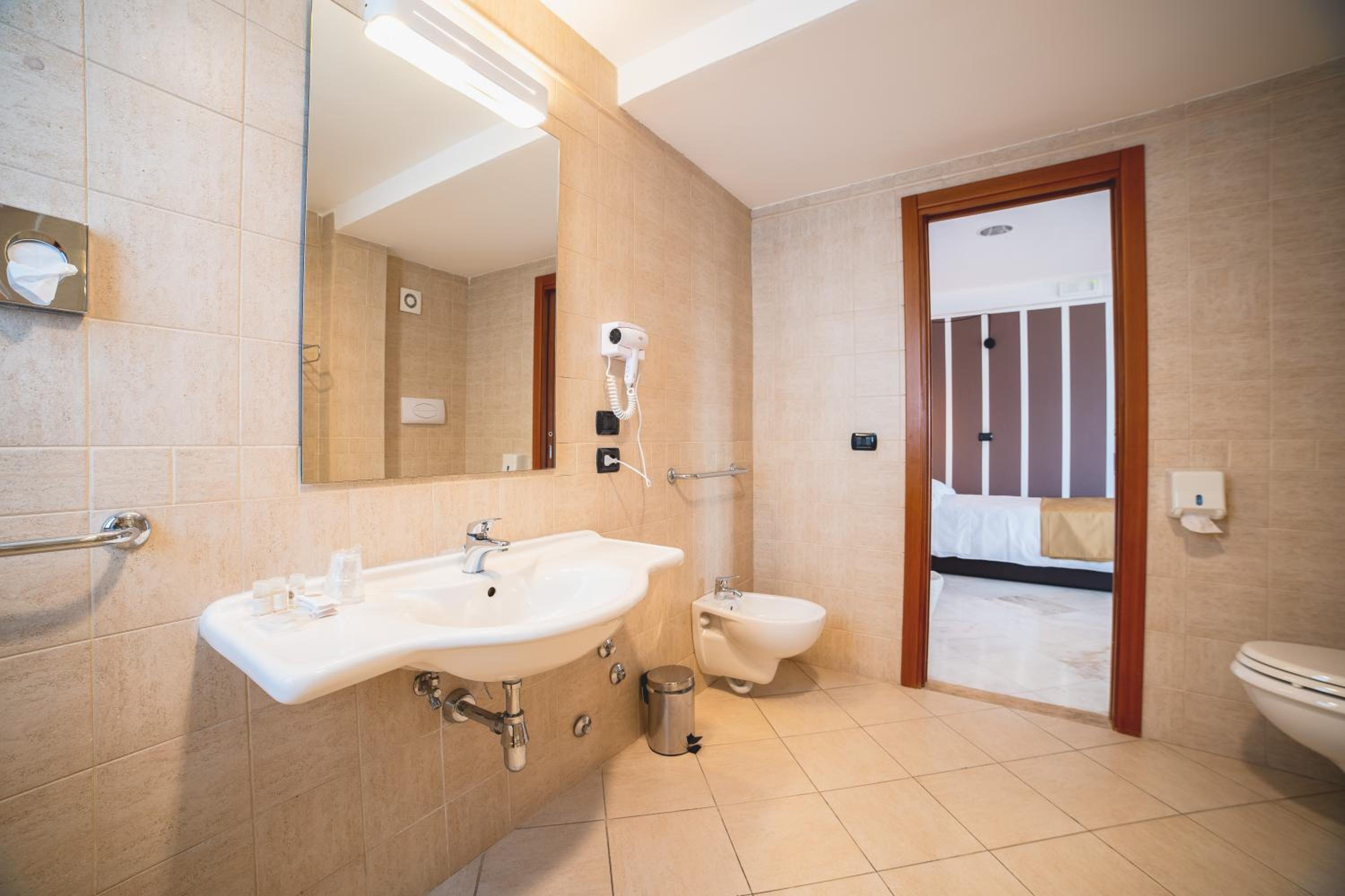 Suite with Sea View - Photo 24