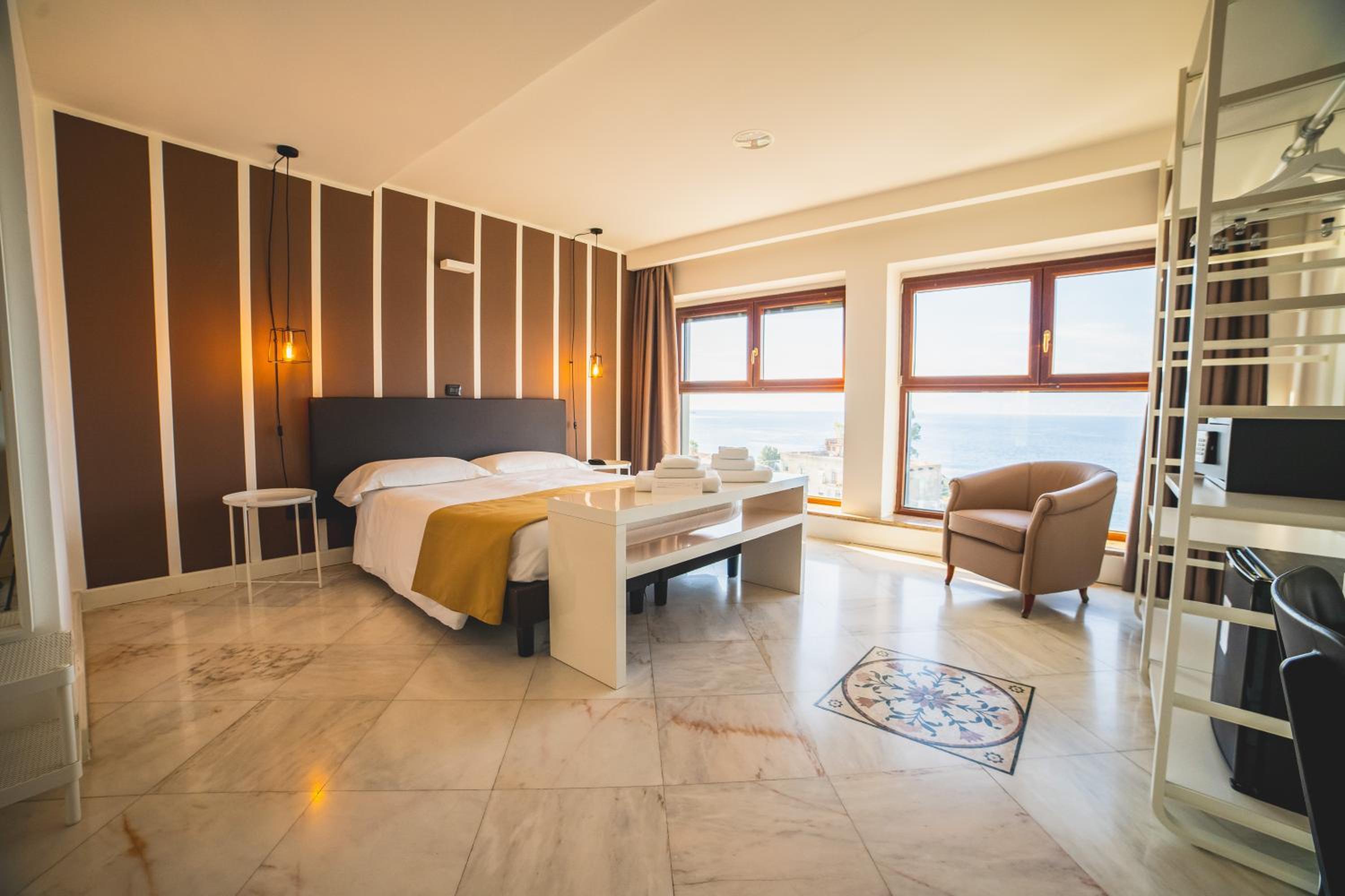 Junior Suite with Sea View - Photo 17