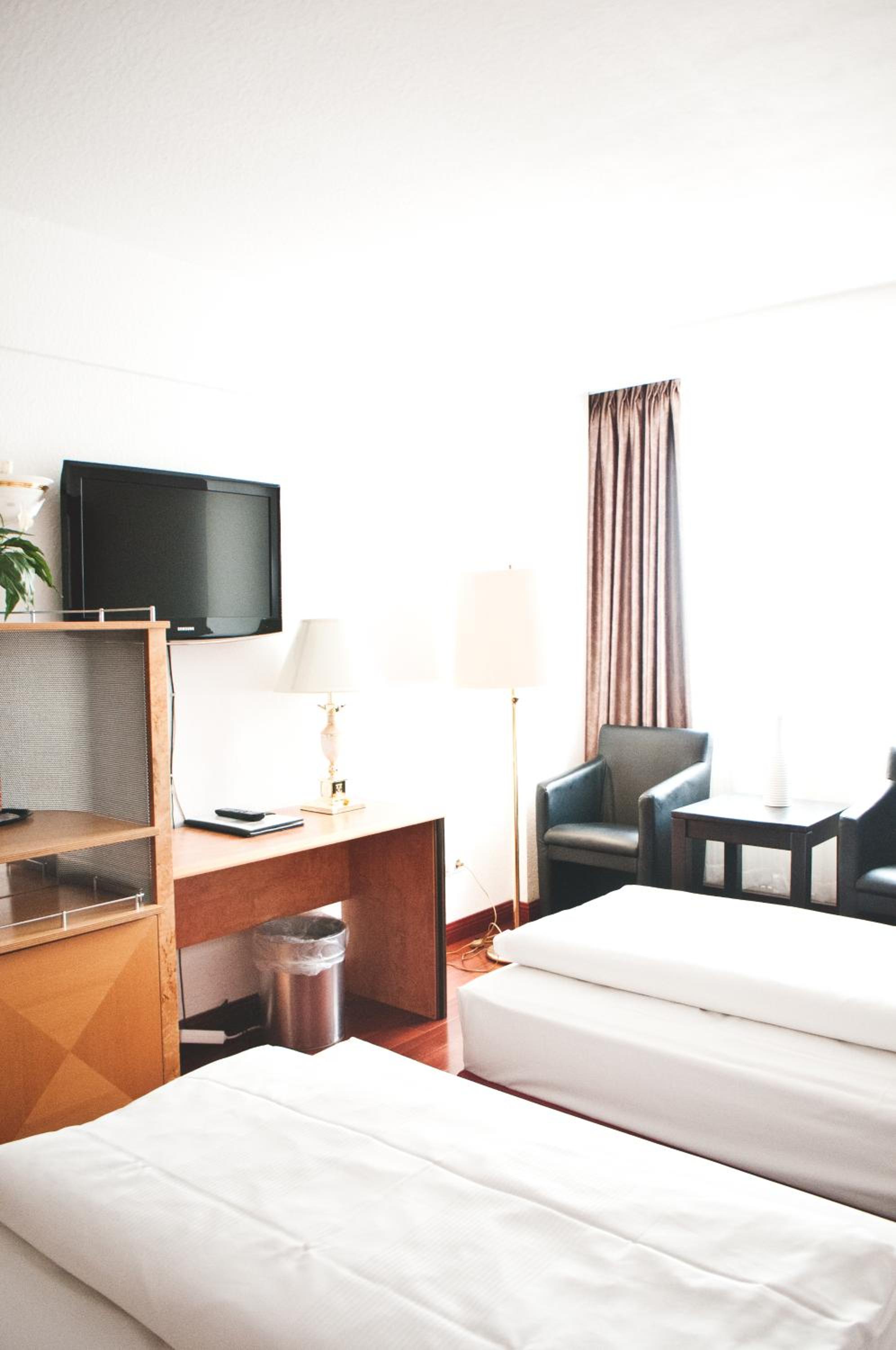 Double or Twin Room - Photo 5
