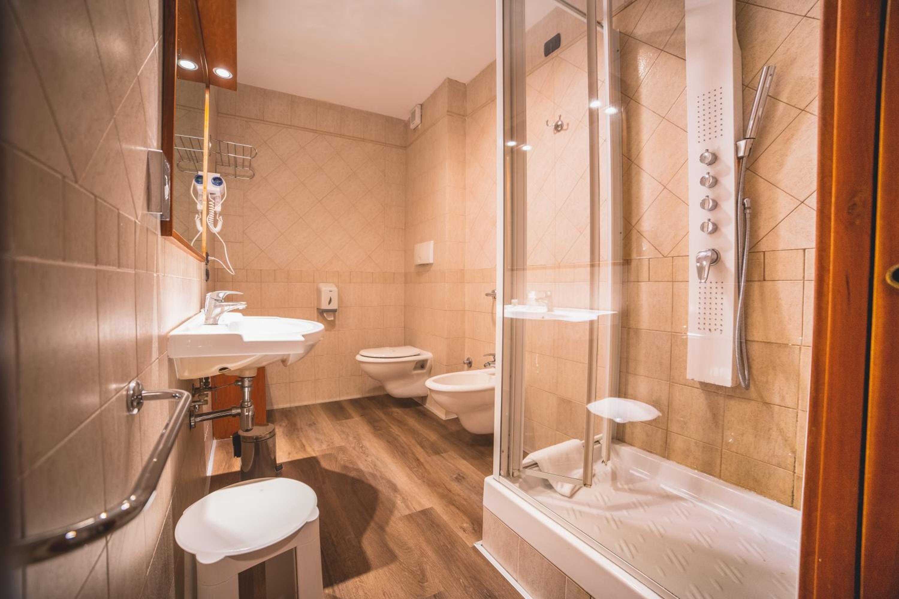 Triple Room - Photo 10