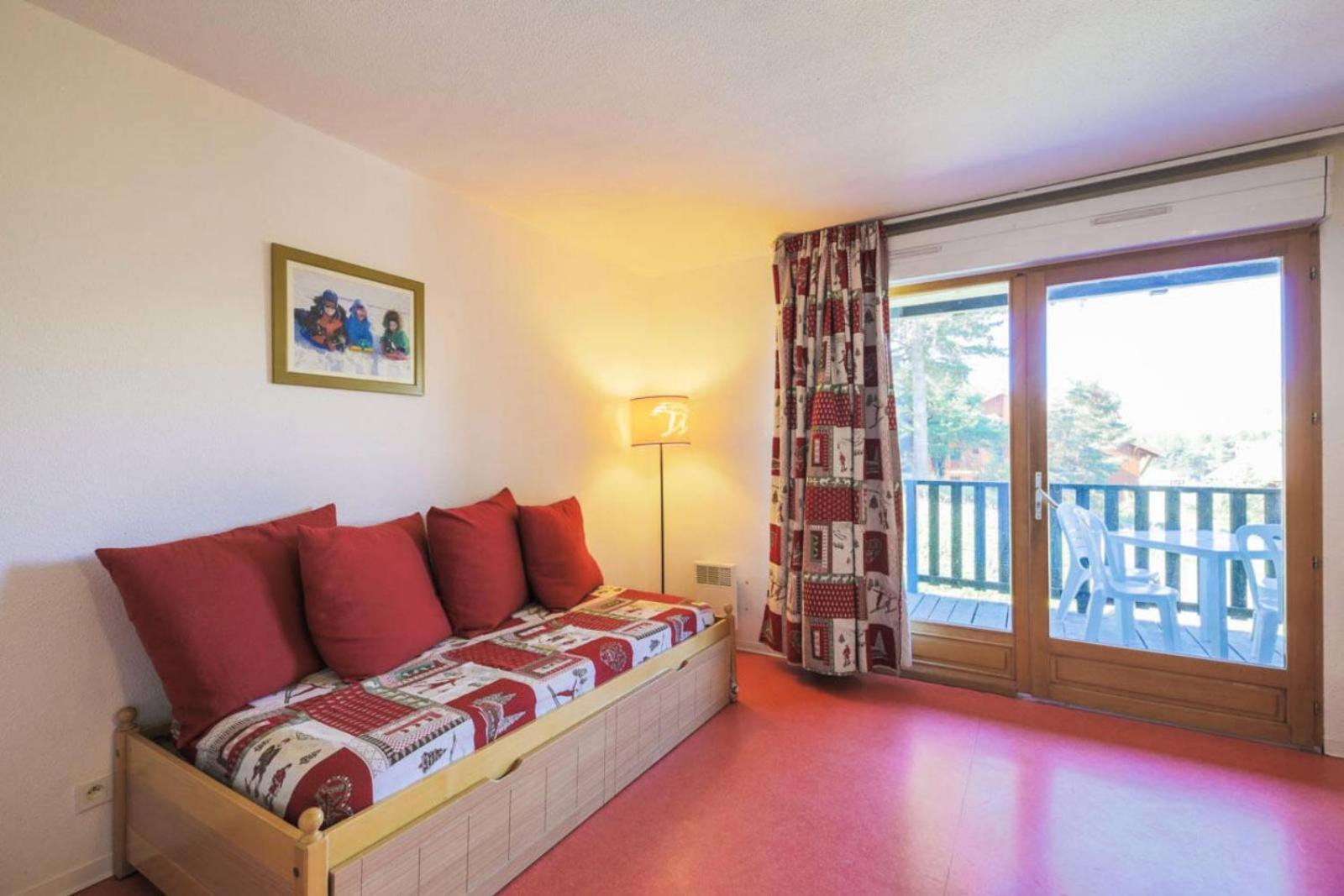 Comfort One-Bedroom Apartment (6 People)