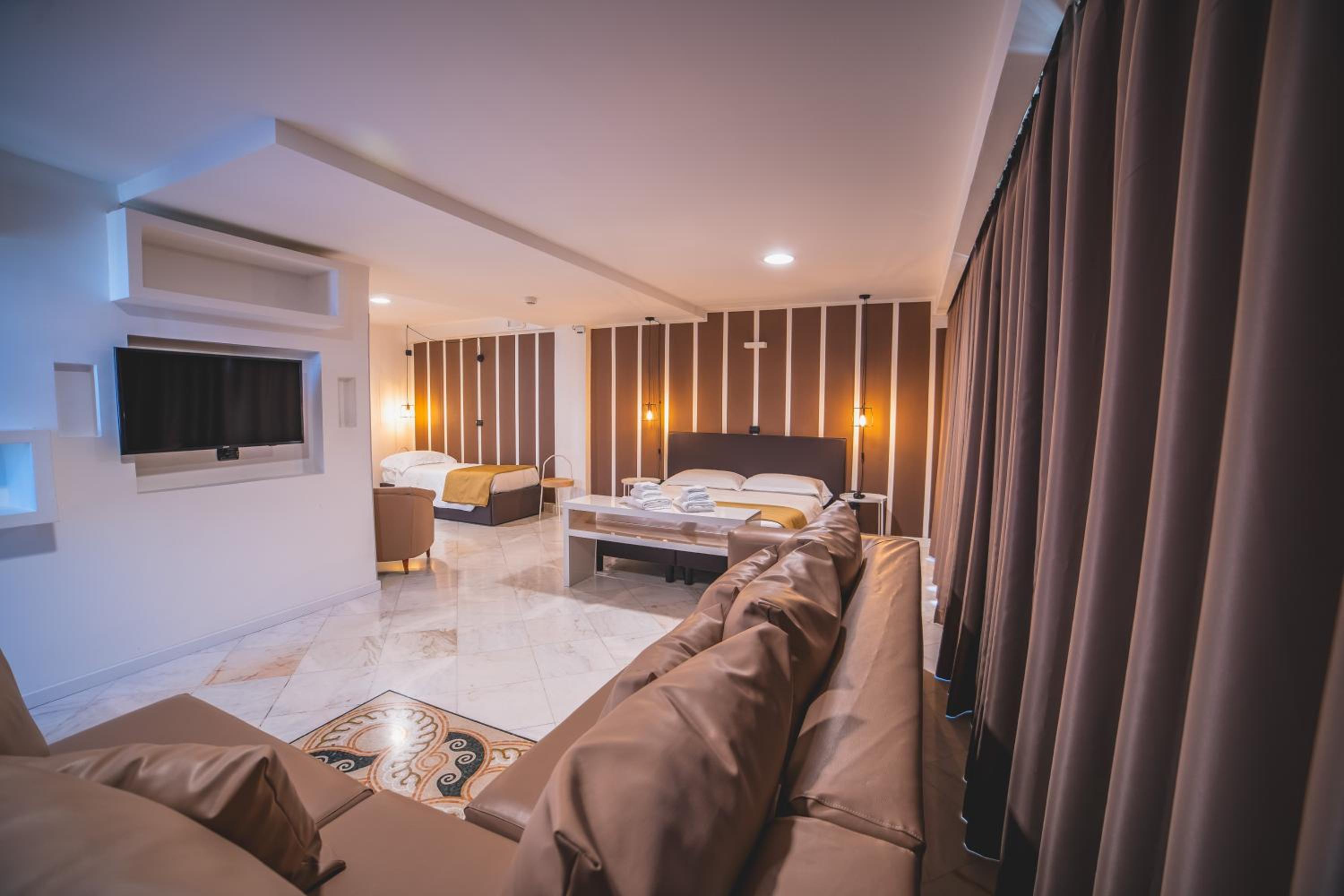 Suite with Sea View - Photo 4