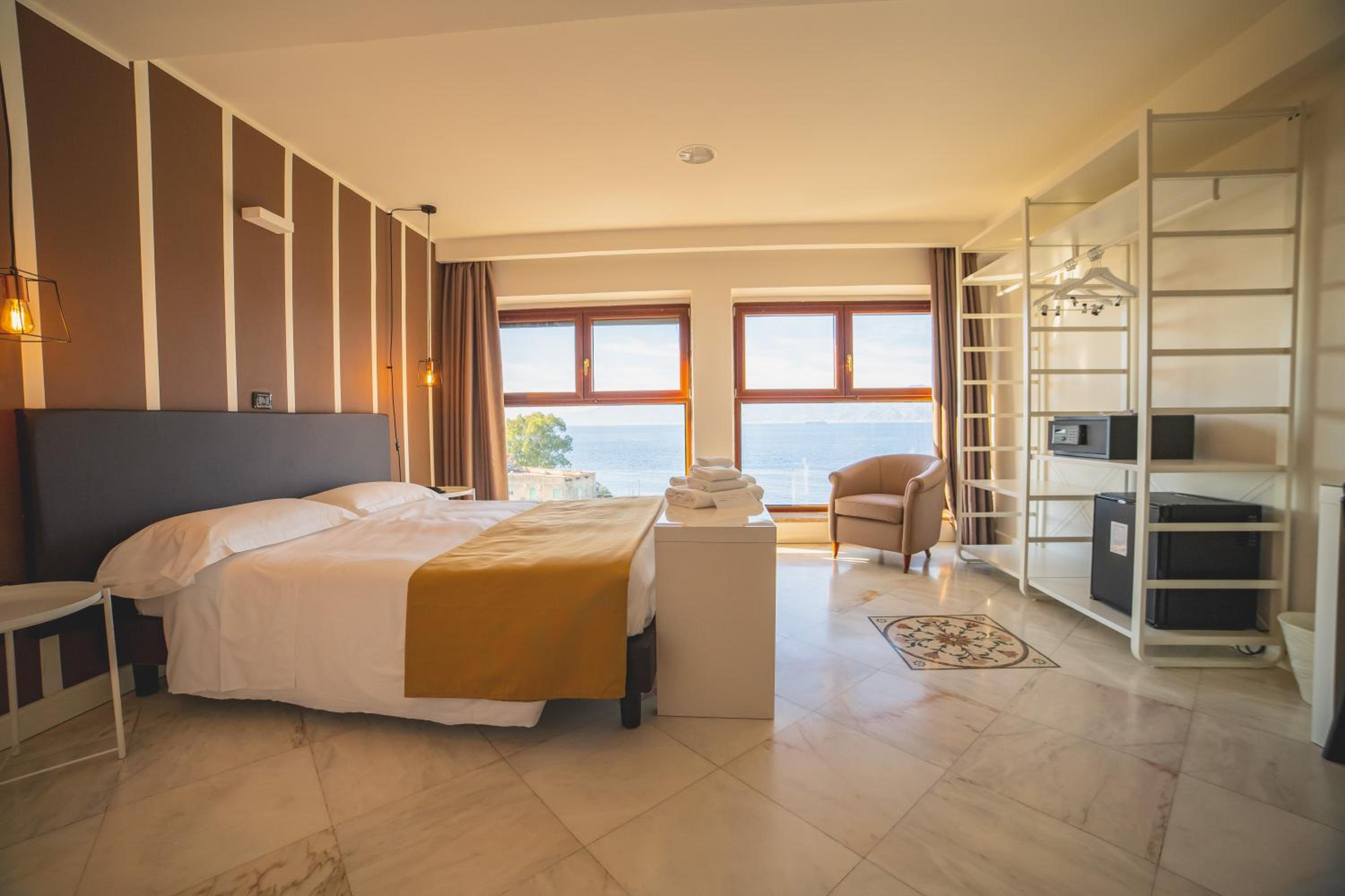 Junior Suite with Sea View - Photo 13