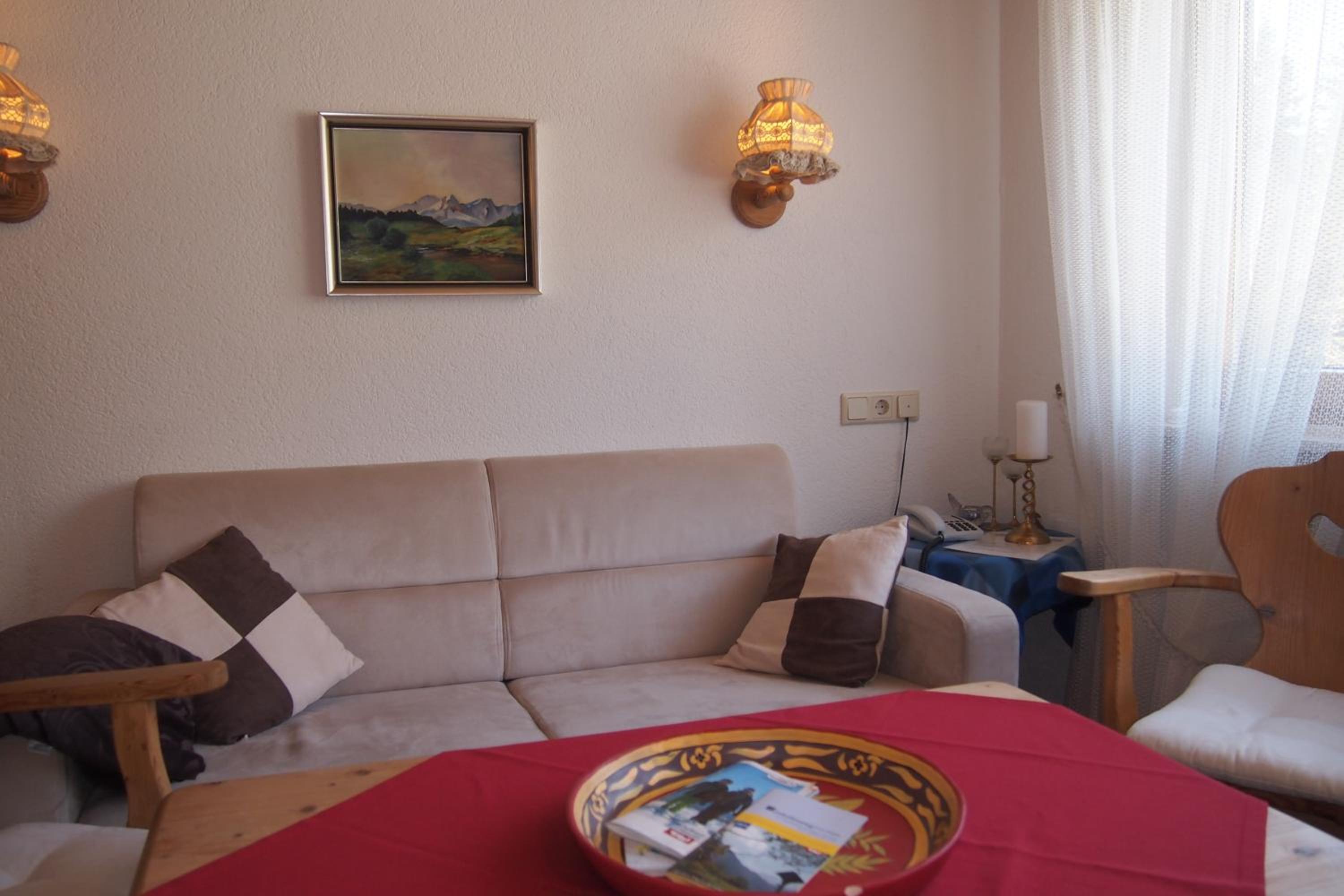 One-Bedroom Apartment - Photo 2