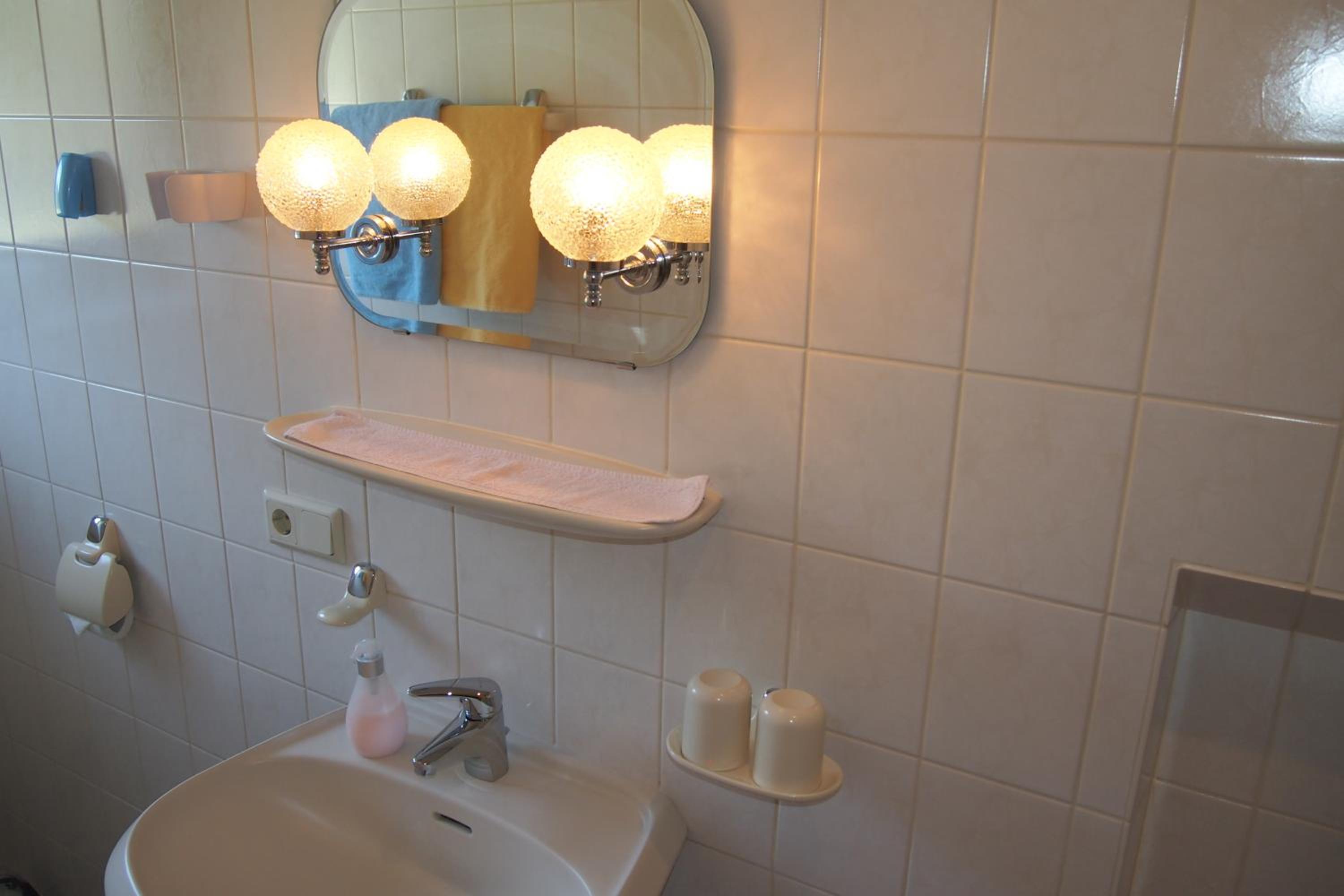 One-Bedroom Apartment - Photo 3