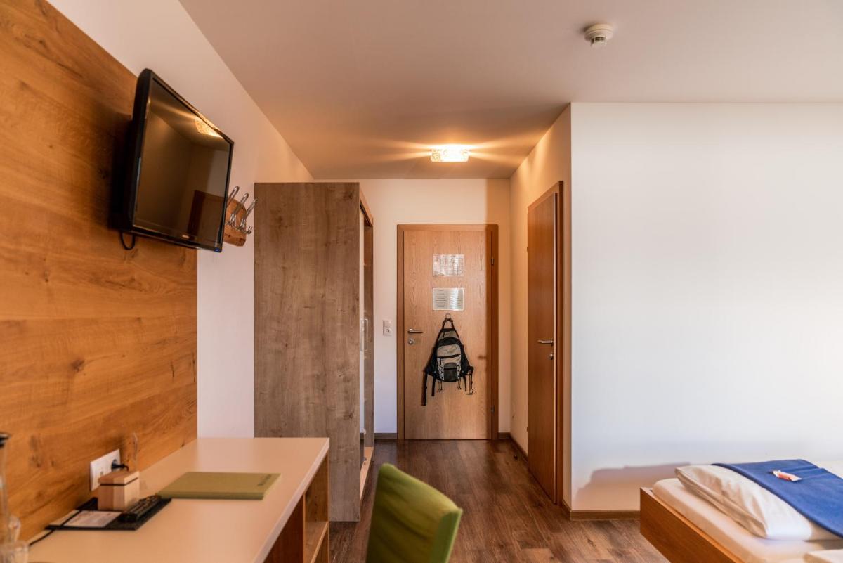 Double Room with Balcony - Photo 1