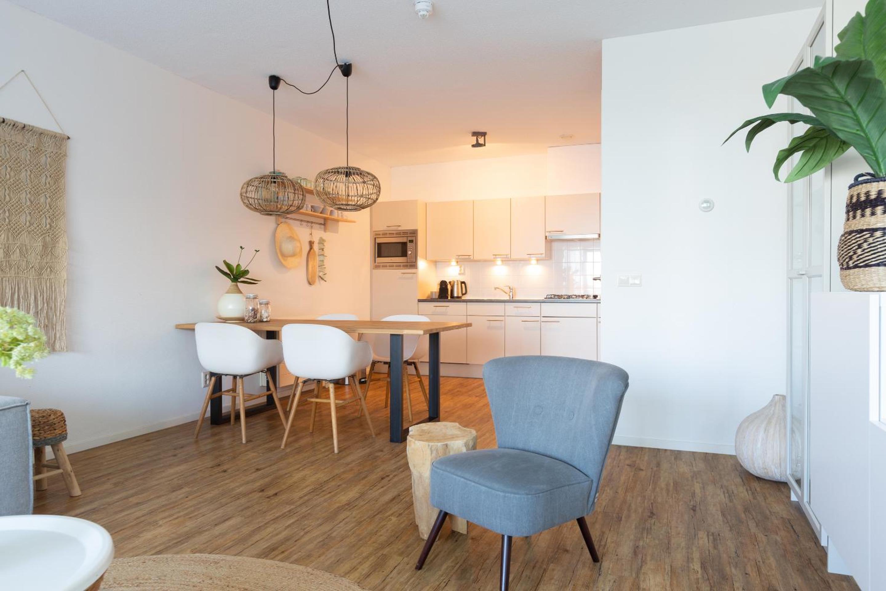 One bedroom apartment on the seaside with balcony 76 photo 3