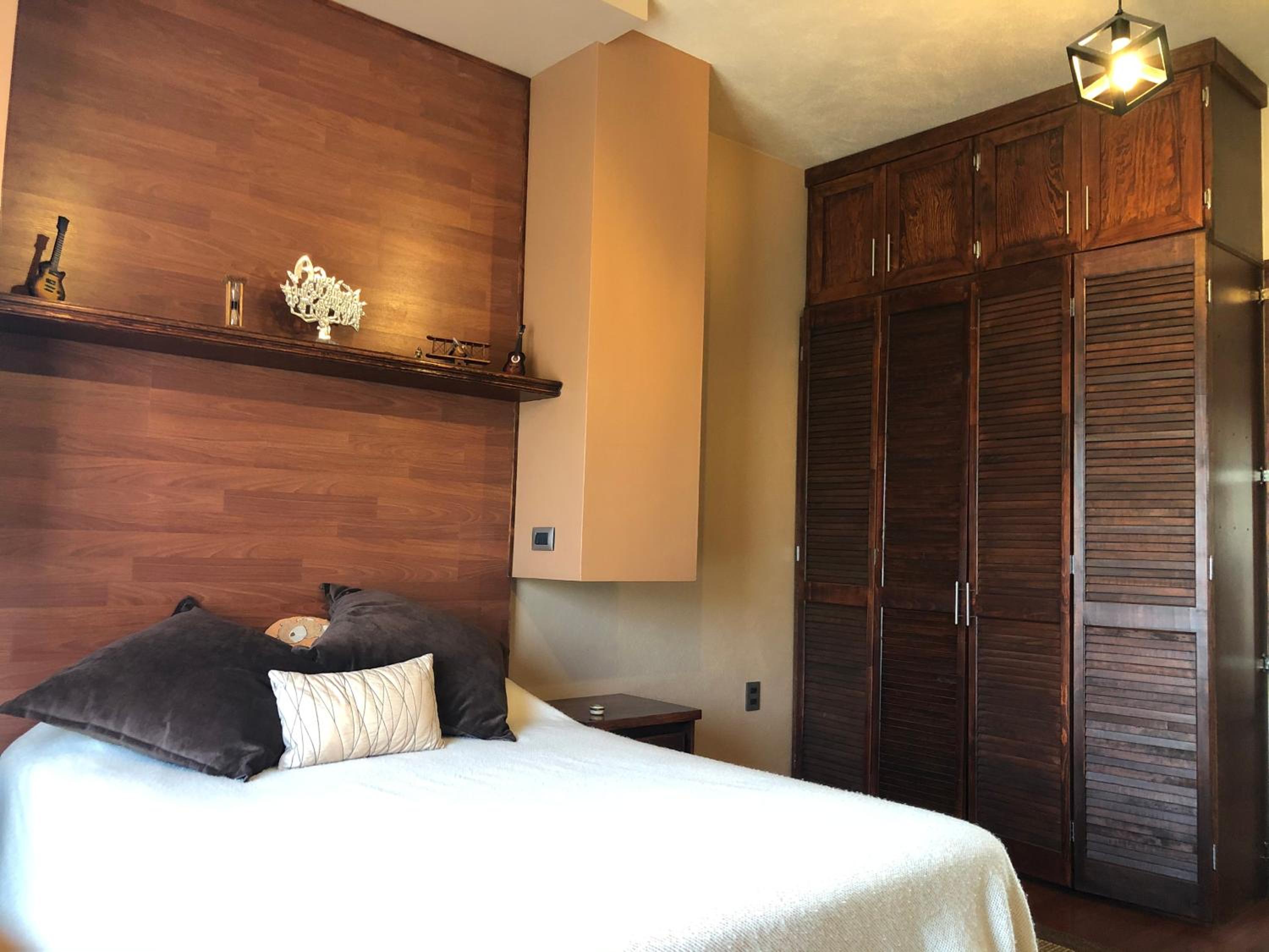 Seven-Bedroom House - Photo 36