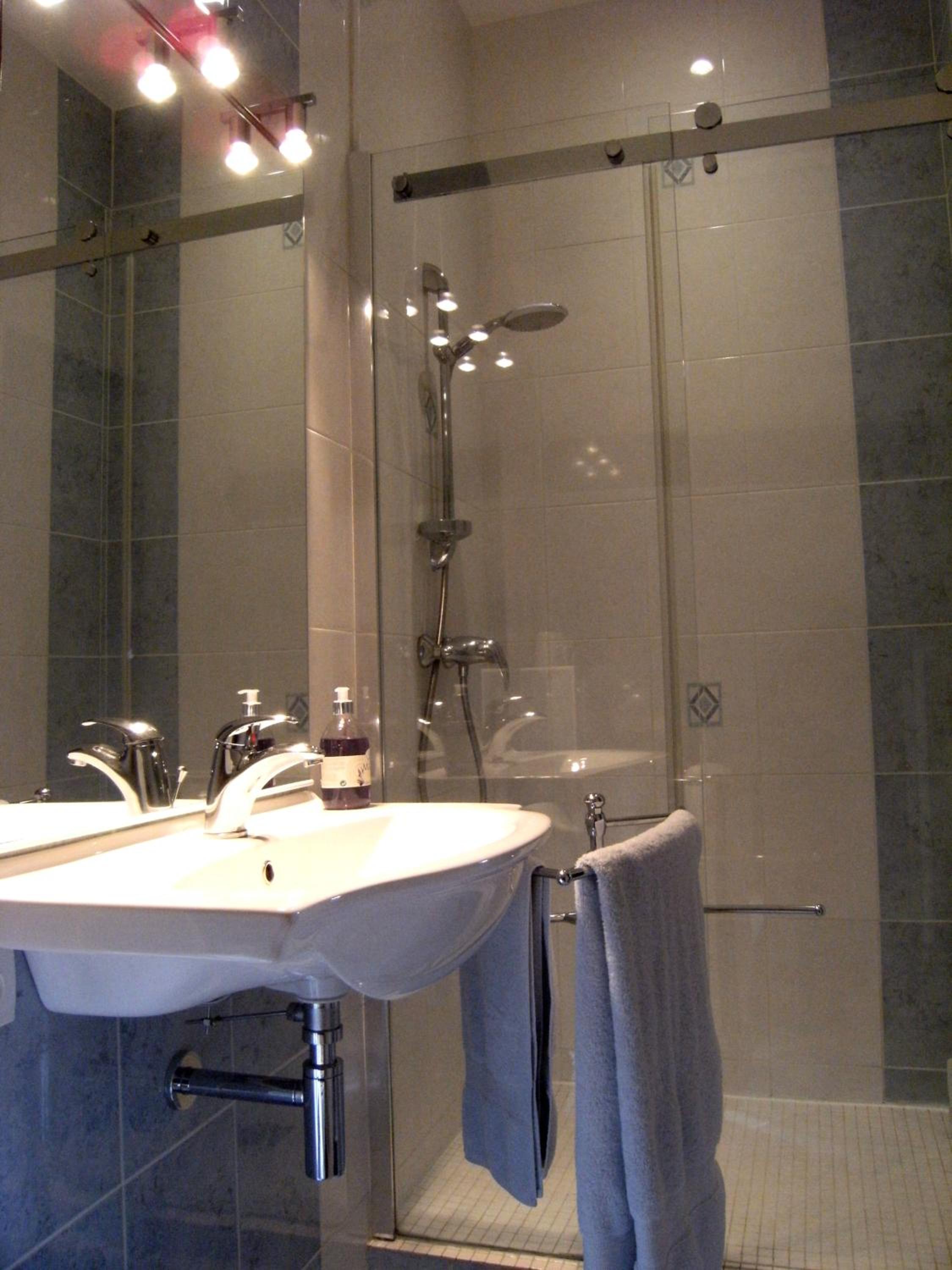 Triple Room with Private Bathroom photo 2