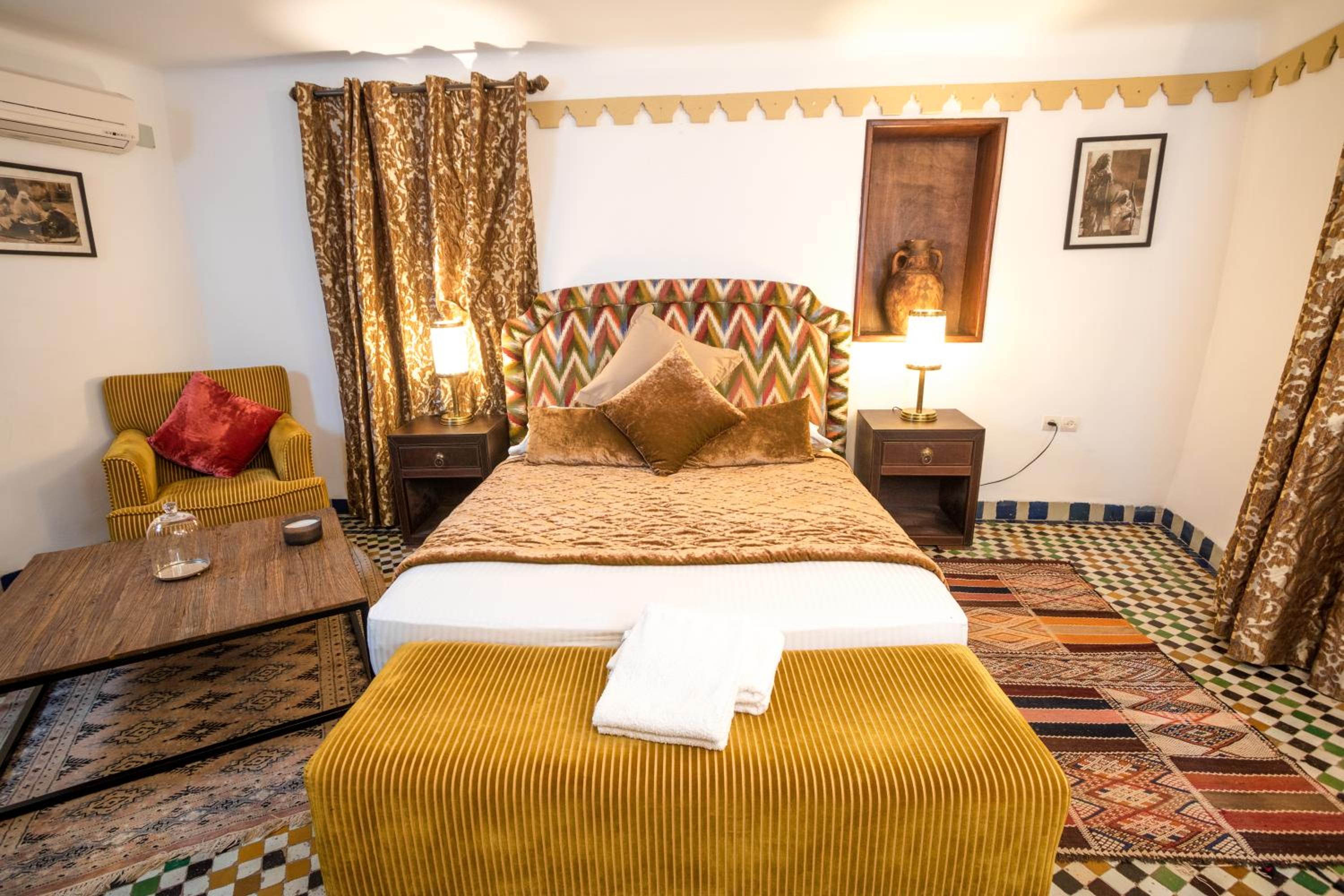 Double Room with Private Bathroom photo 1