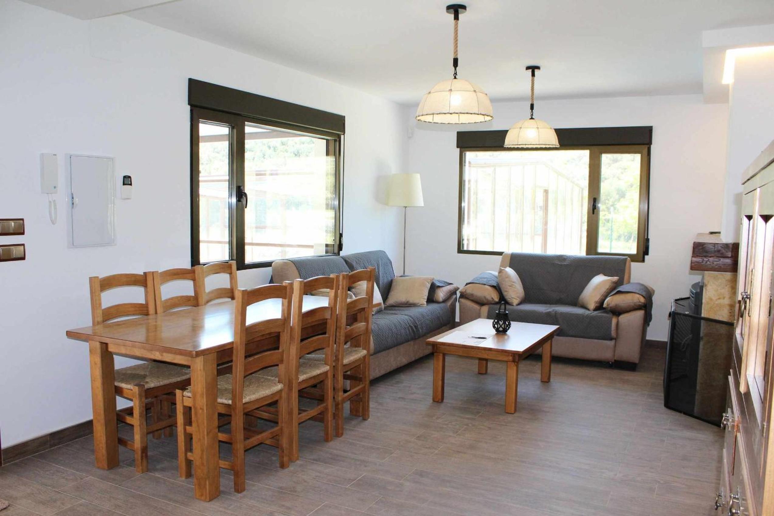 Casa de tres habitaciones con dos baños