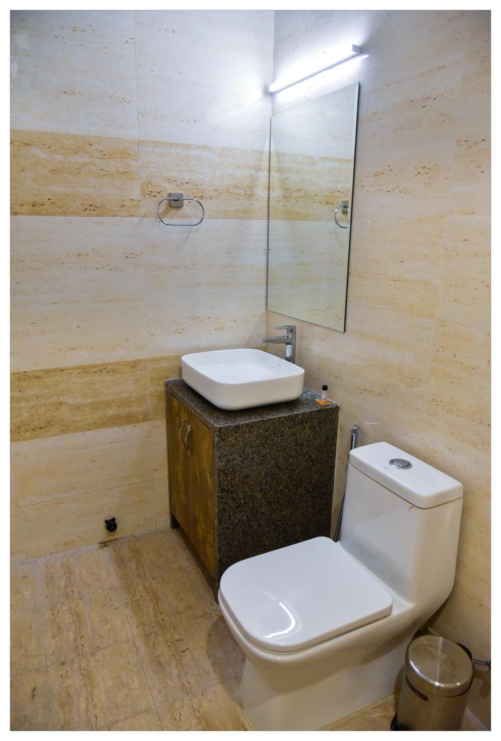 Deluxe King Room - Photo 4