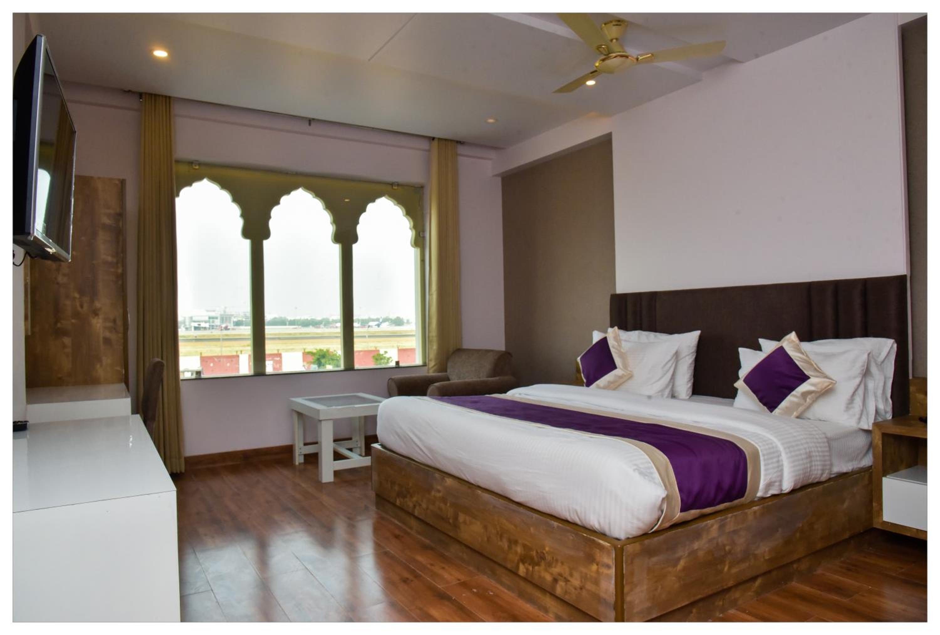 Superior King Room - Photo 6