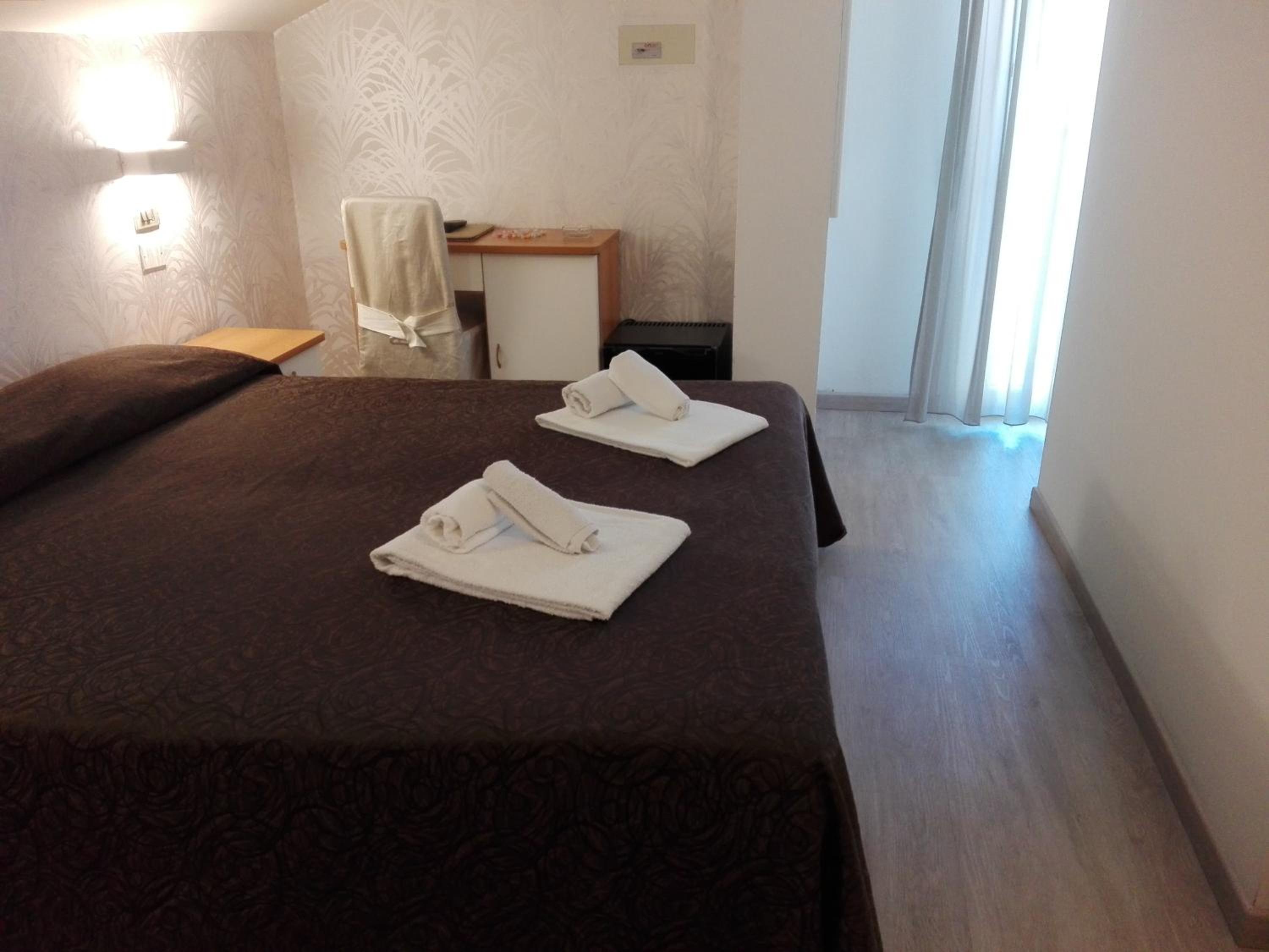 Economy Double Room - Photo 4