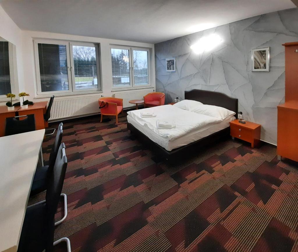 One-Bedroom Apartment photo 2