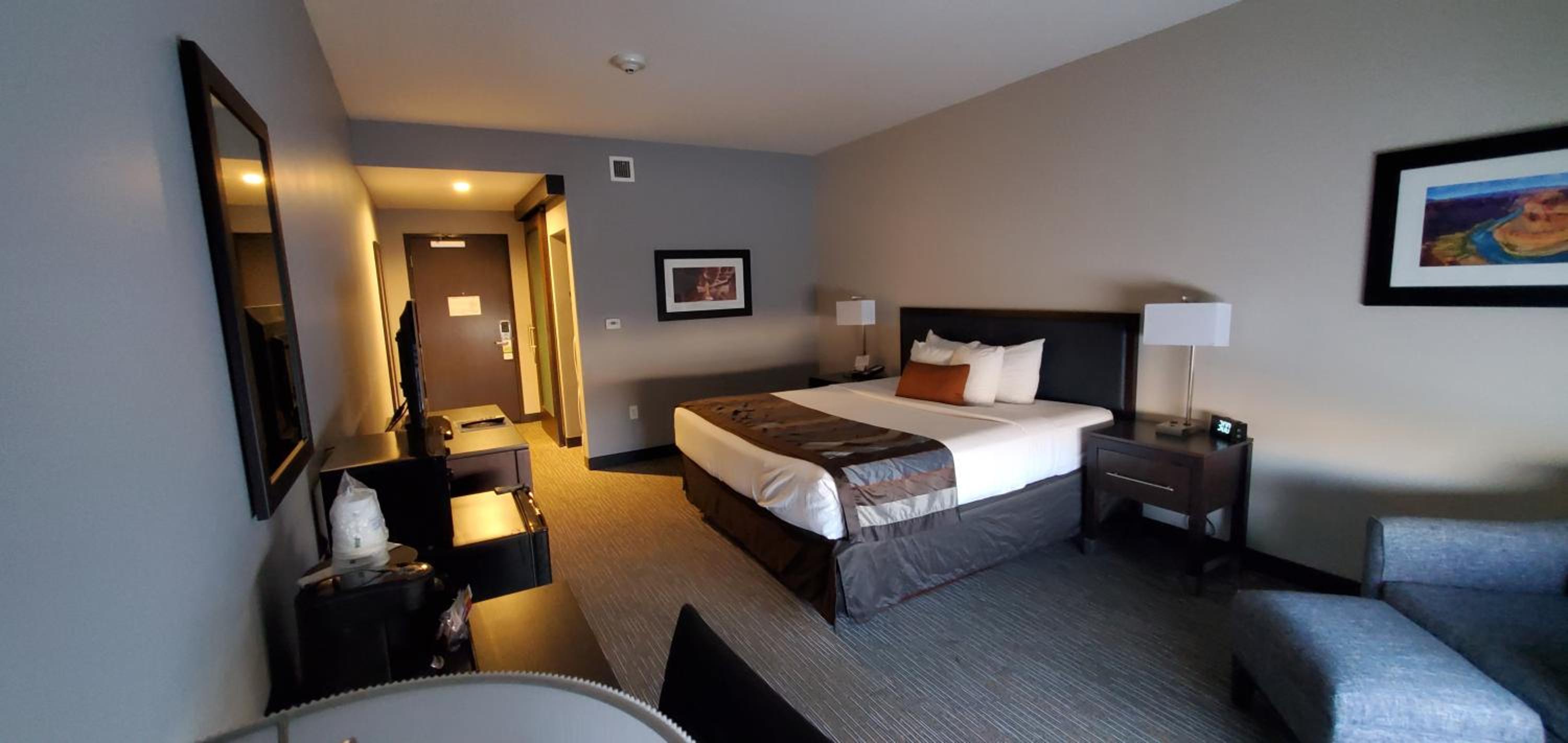 Deluxe King Room - Mobility Access/Non-Smoking