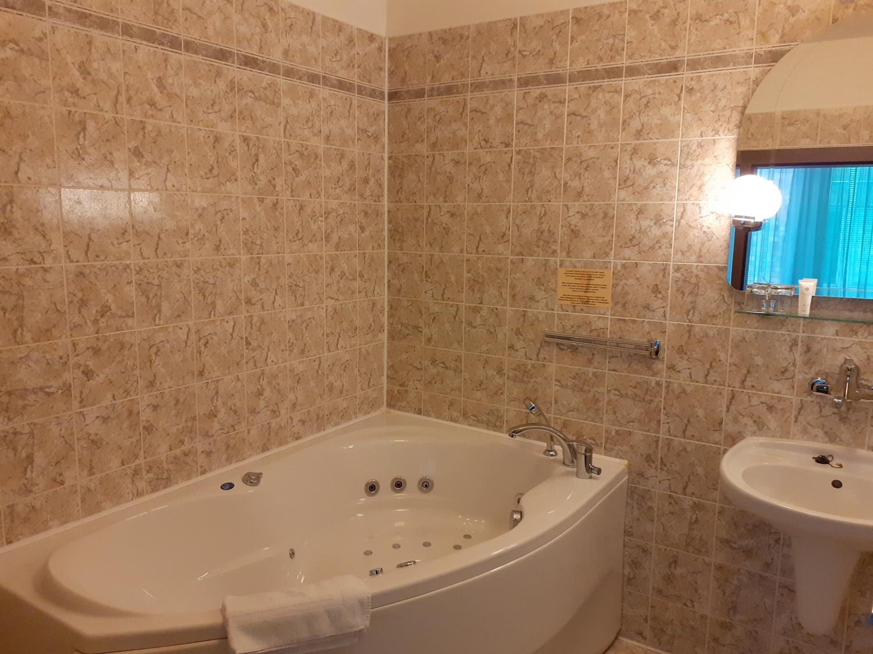 Deluxe Suite - Photo 3