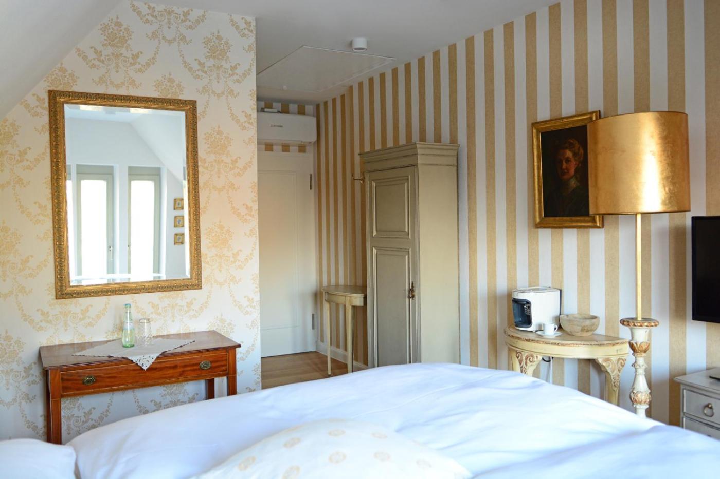 Deluxe Double Room with A/C - Photo 18