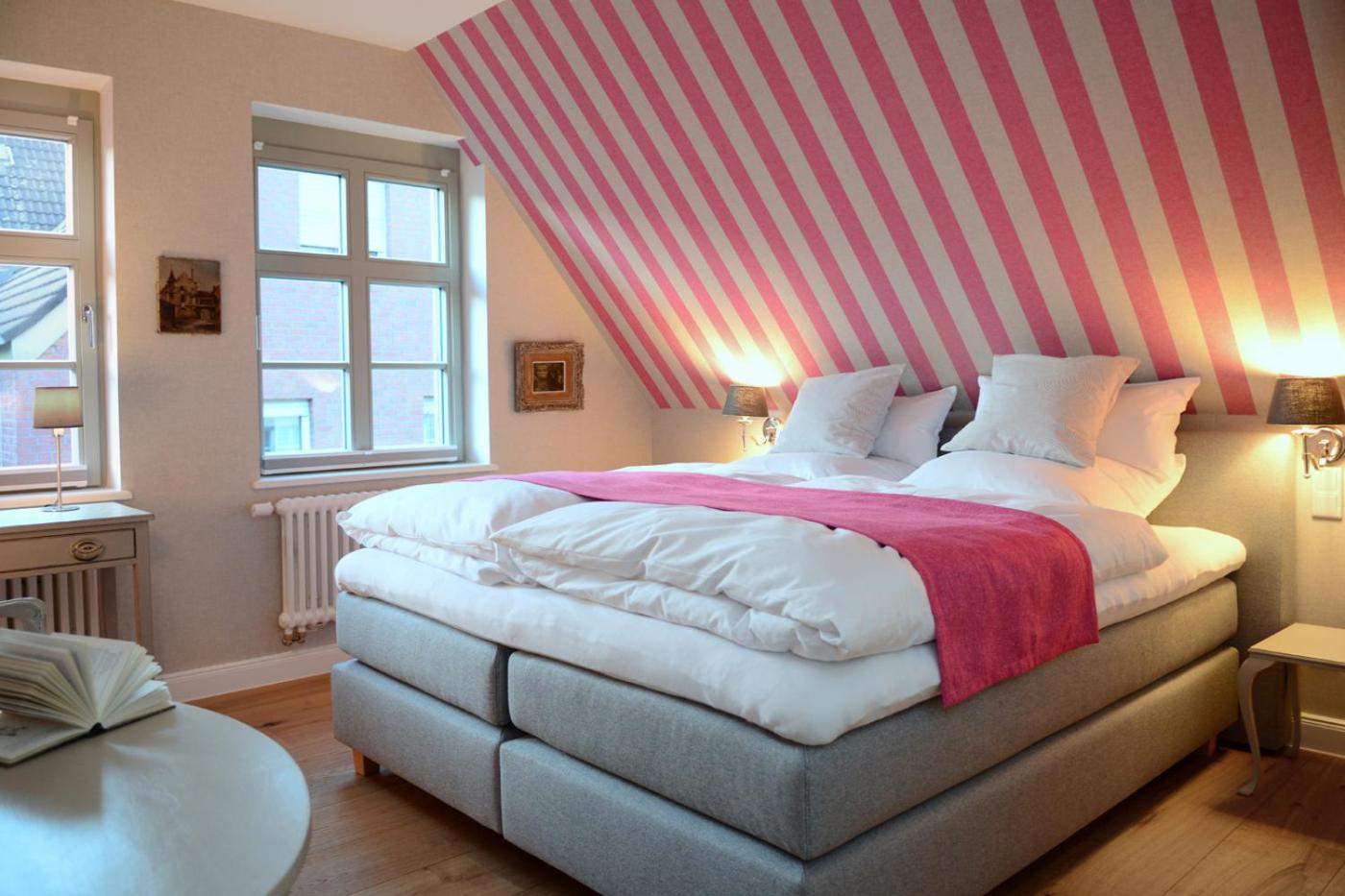 Deluxe Double Room with A/C - Photo 16