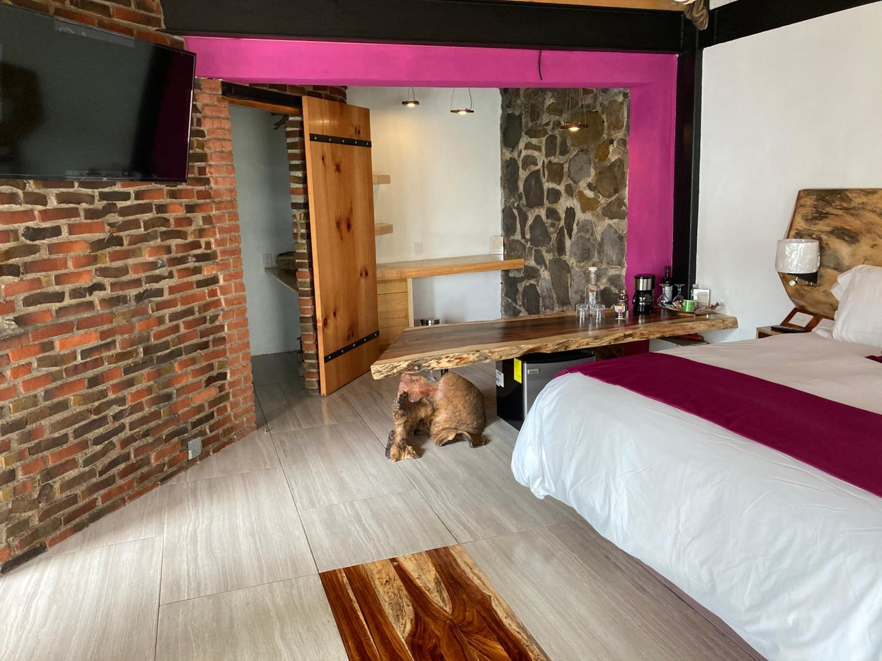 Deluxe Double or Twin Room with Lake View - Photo 10