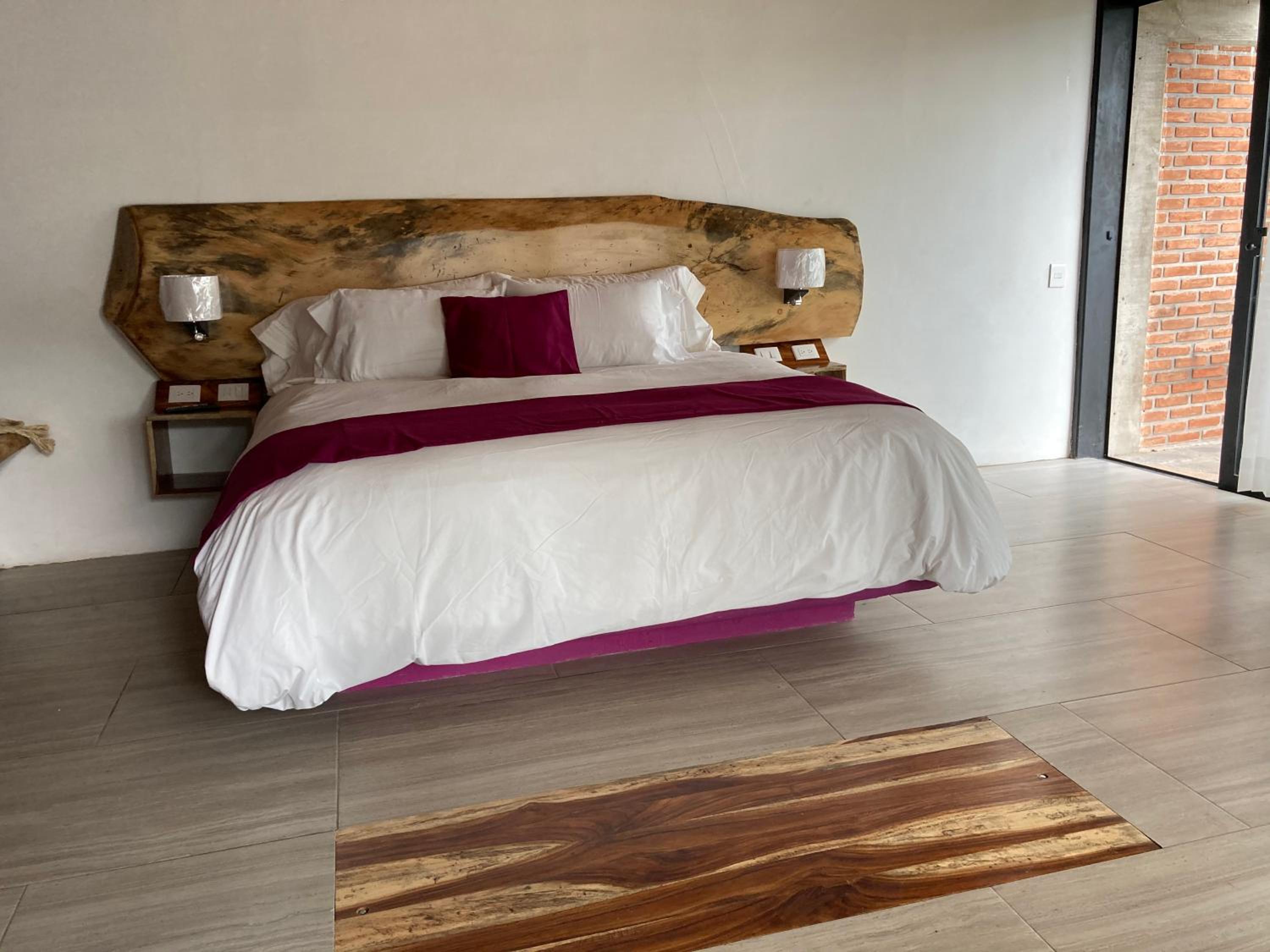 Deluxe Double or Twin Room with Lake View - Photo 13