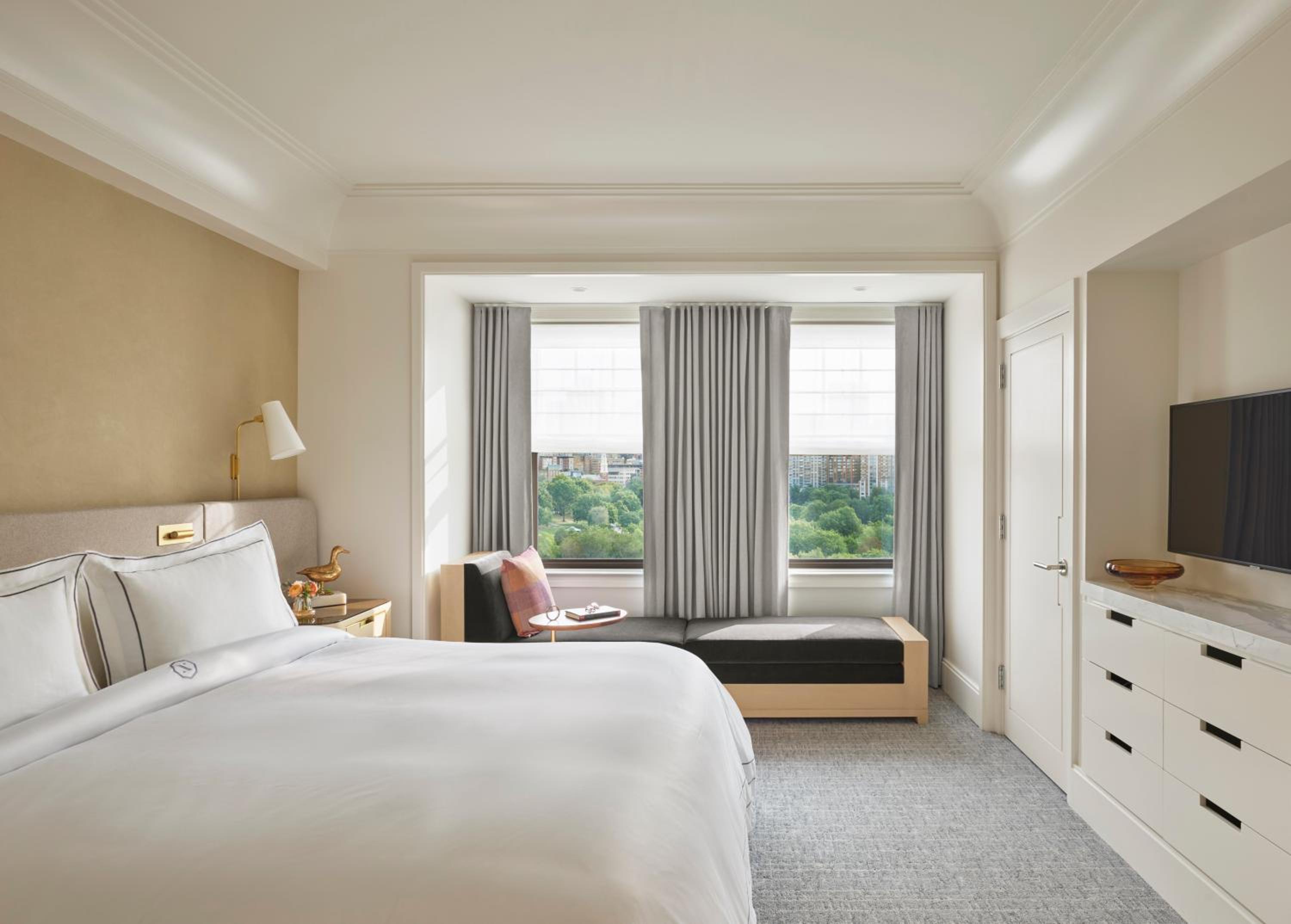 King Room with One King Bed (Non Smoking)