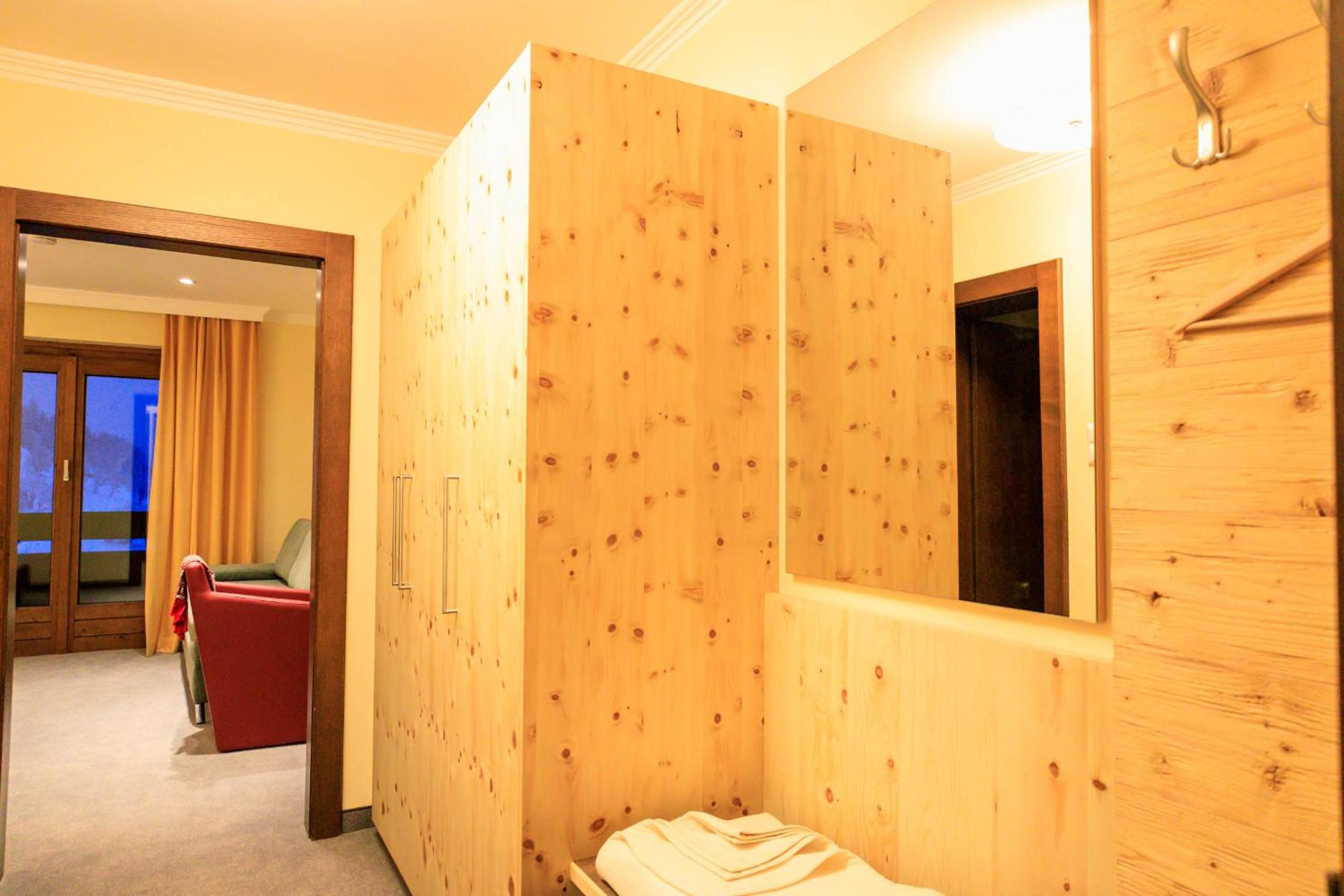 Large One-Bedroom Apartment with Balcony photo 3