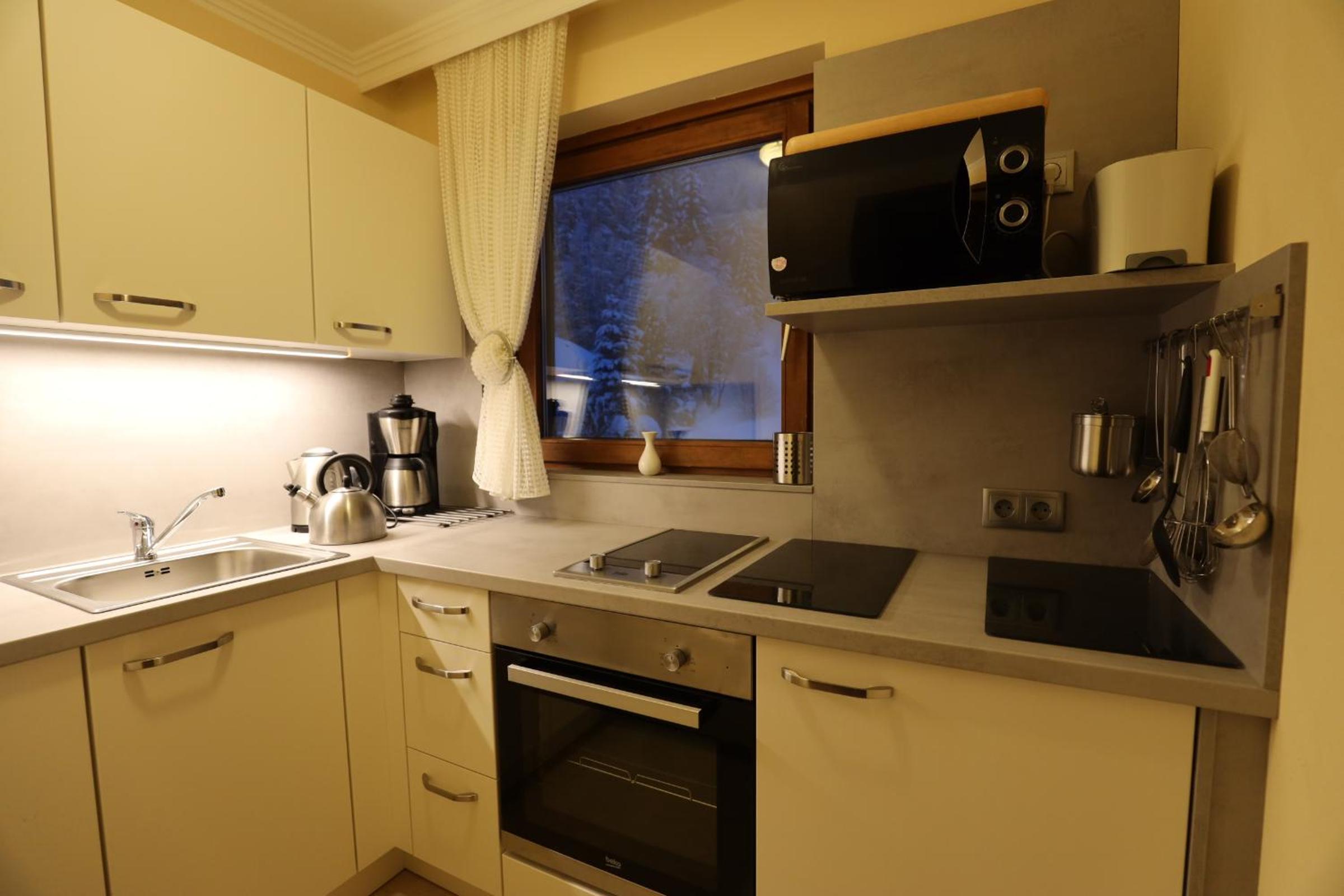 Large One-Bedroom Apartment with Balcony photo 2