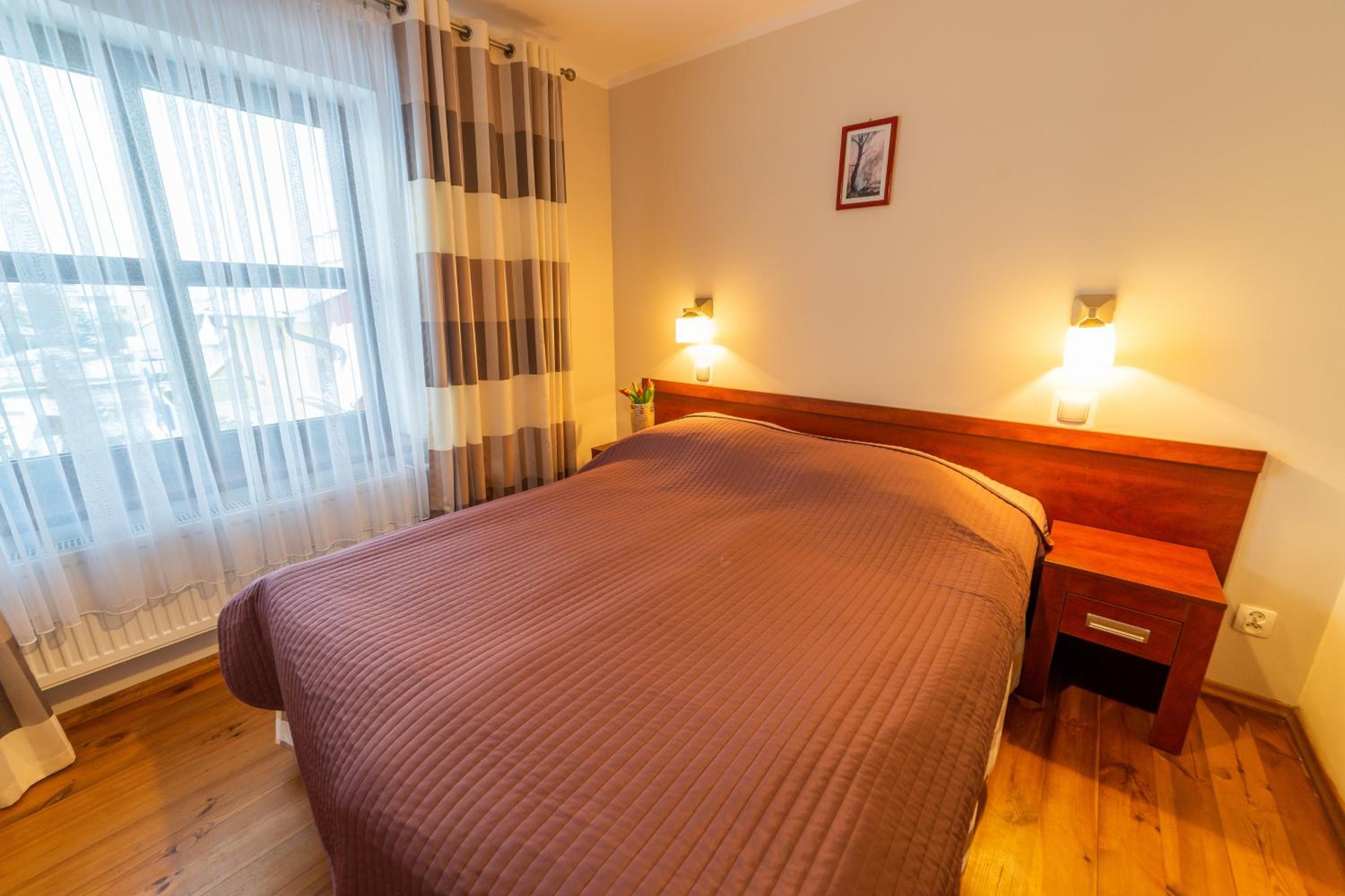 Two-Bedroom Apartment with Lake View - Photo 1