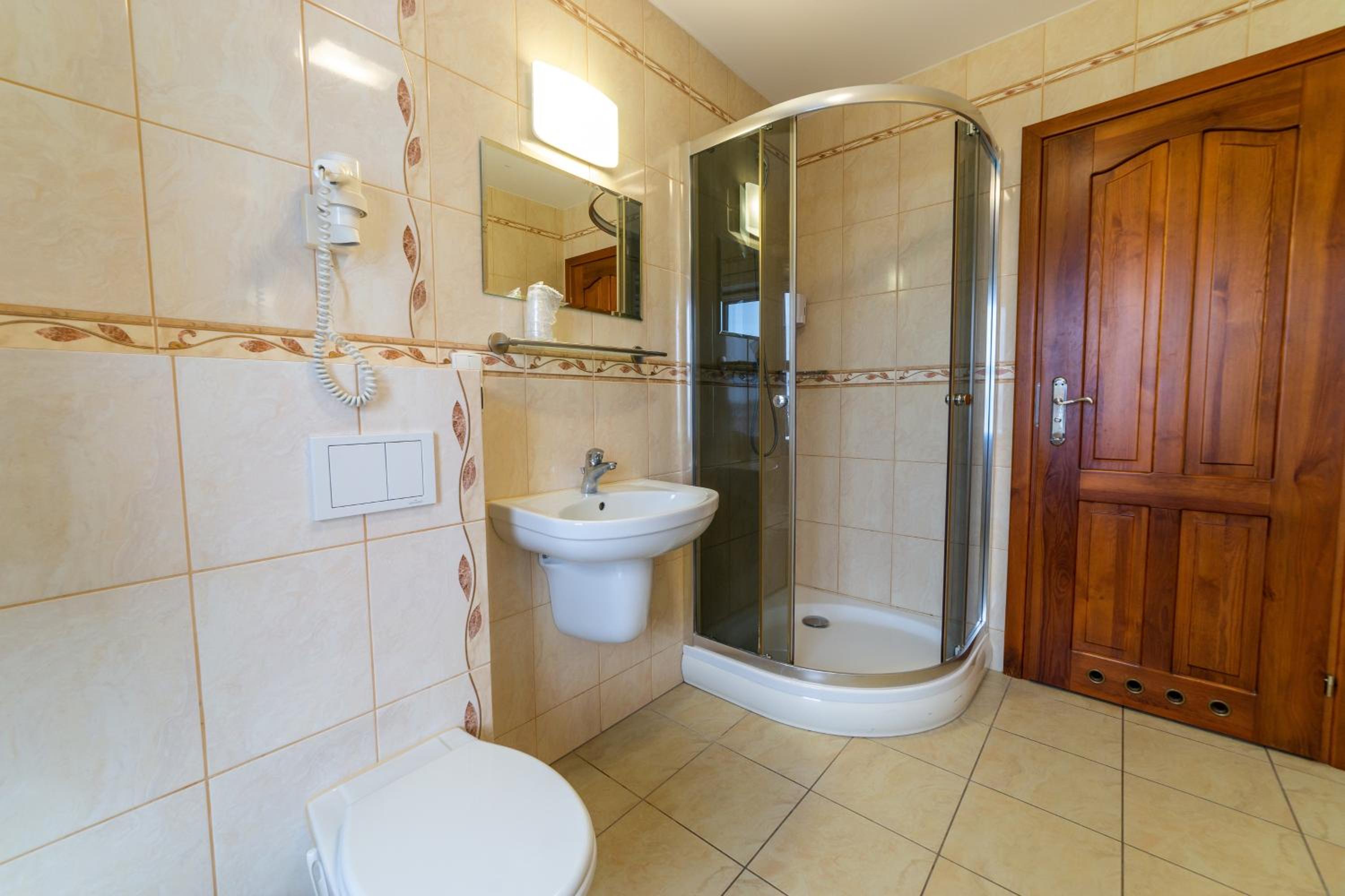 Two-Bedroom Apartment with Lake View - Photo 2