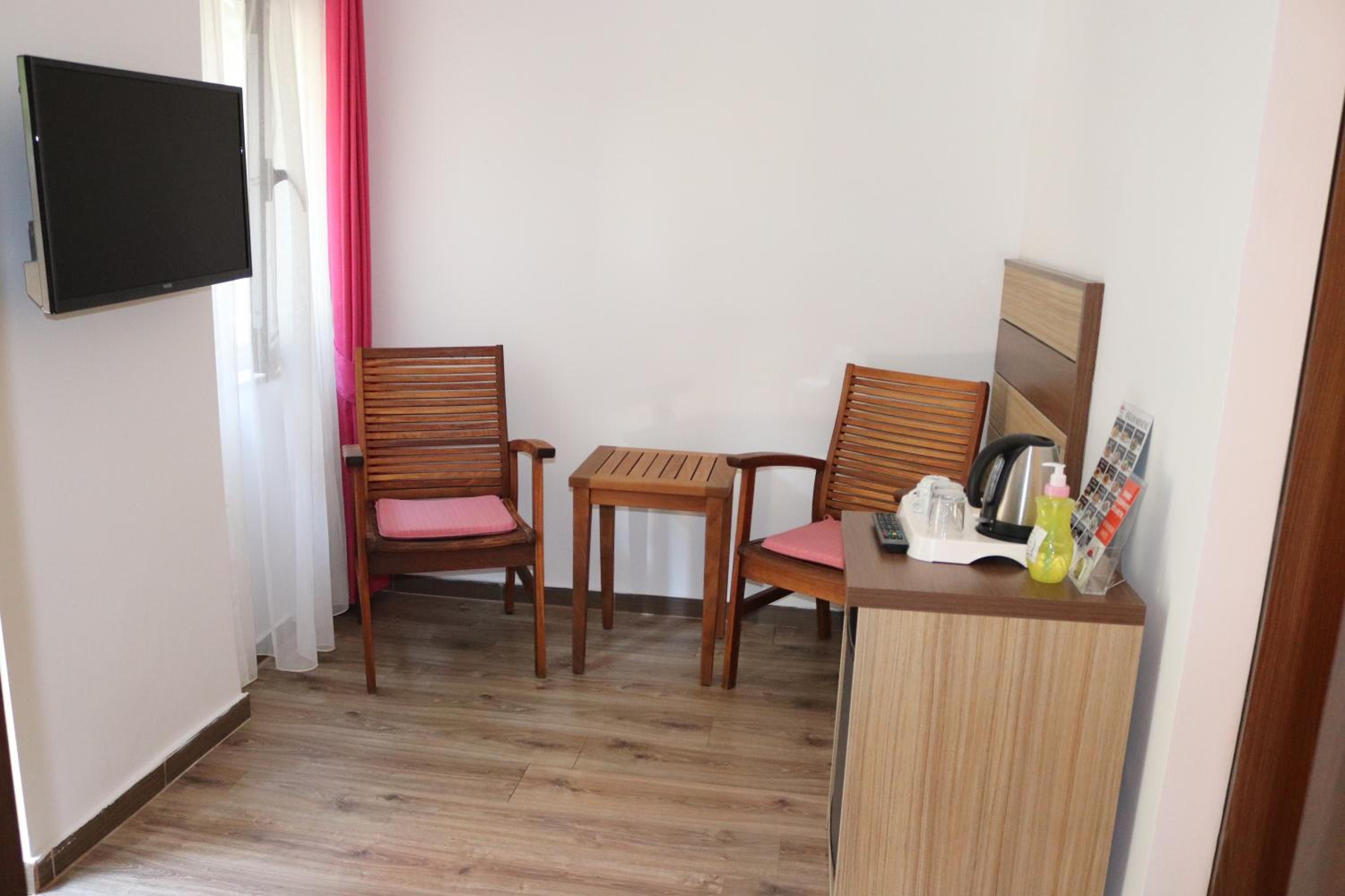 Economy Double Room photo 3