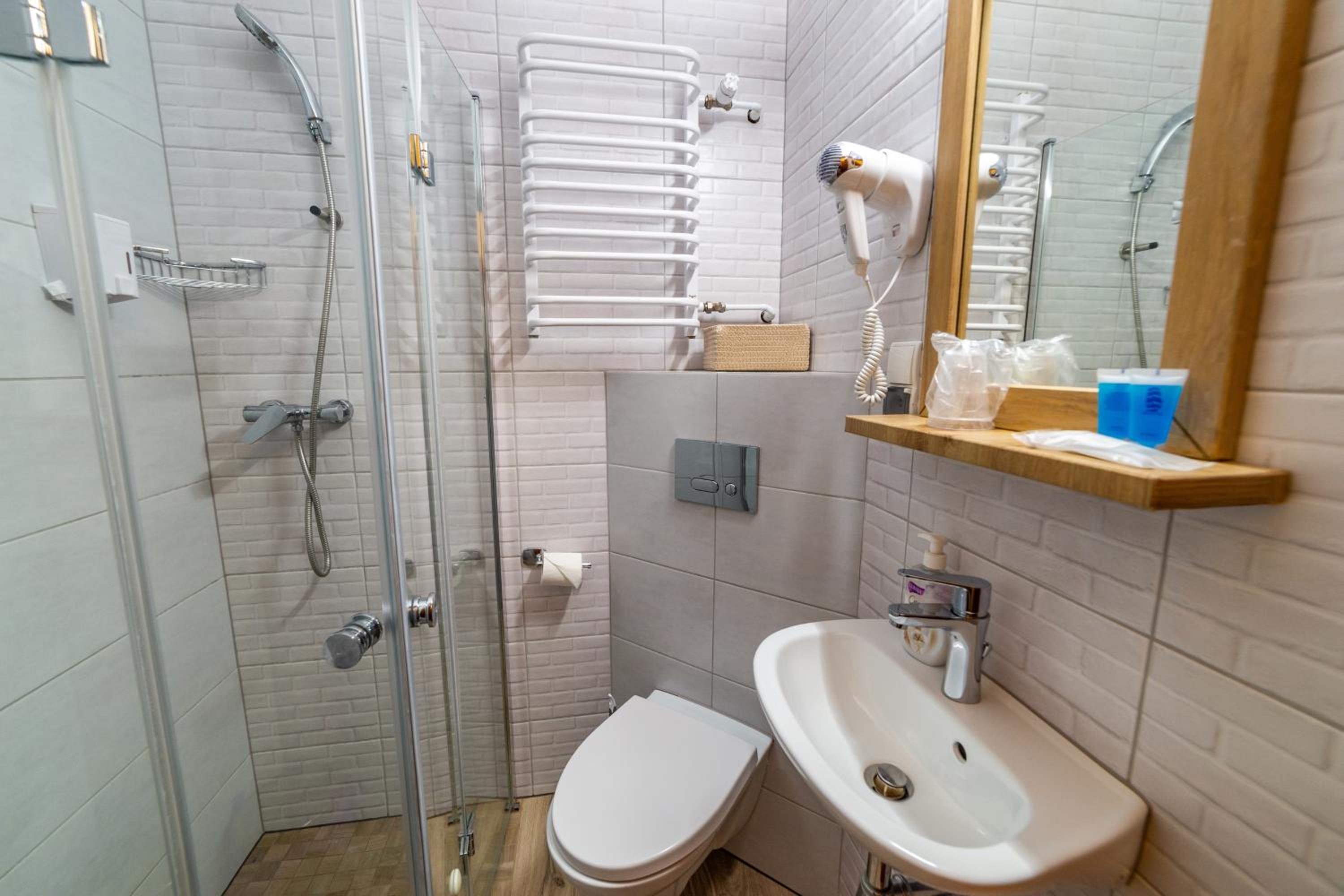 Double Room with Balcony and Side Lake View - Photo 2