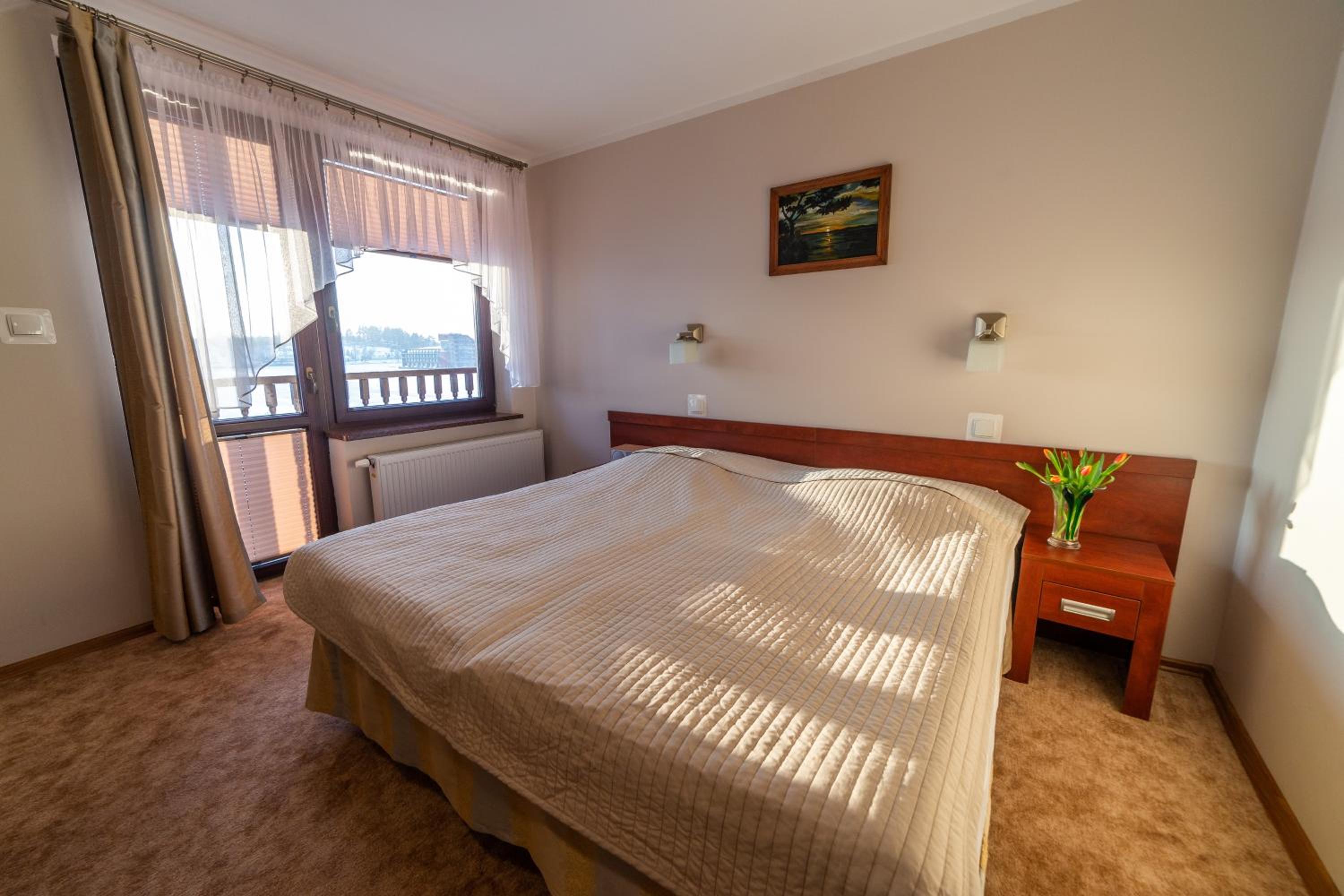 Apartment with Lake View - Photo 2
