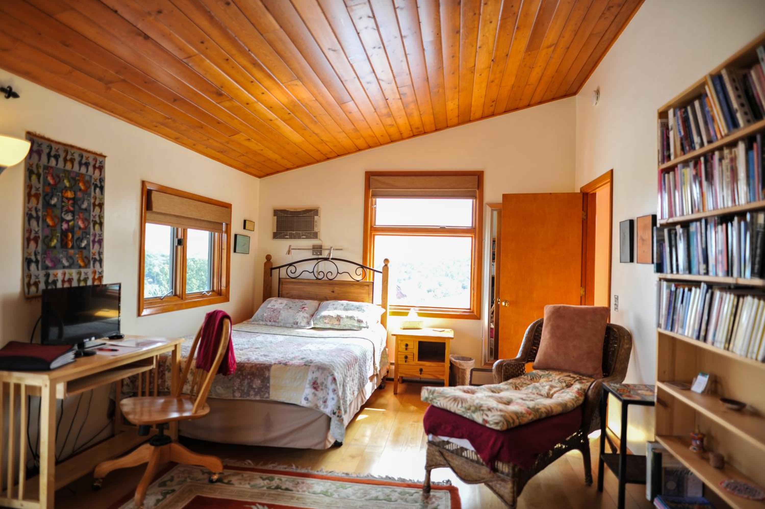 Two-Bedroom Apartment - Photo 19