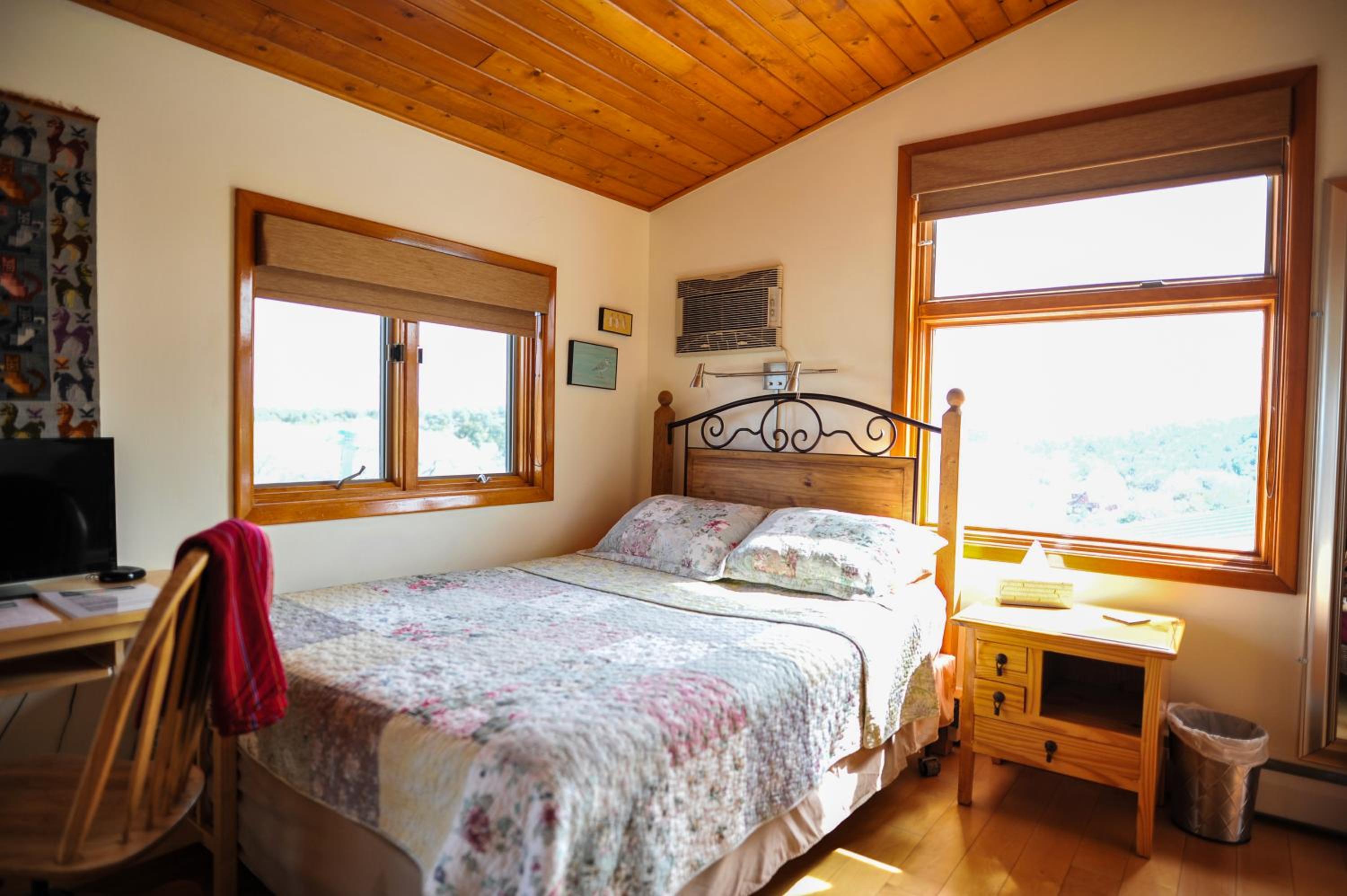 Two-Bedroom Apartment - Photo 24