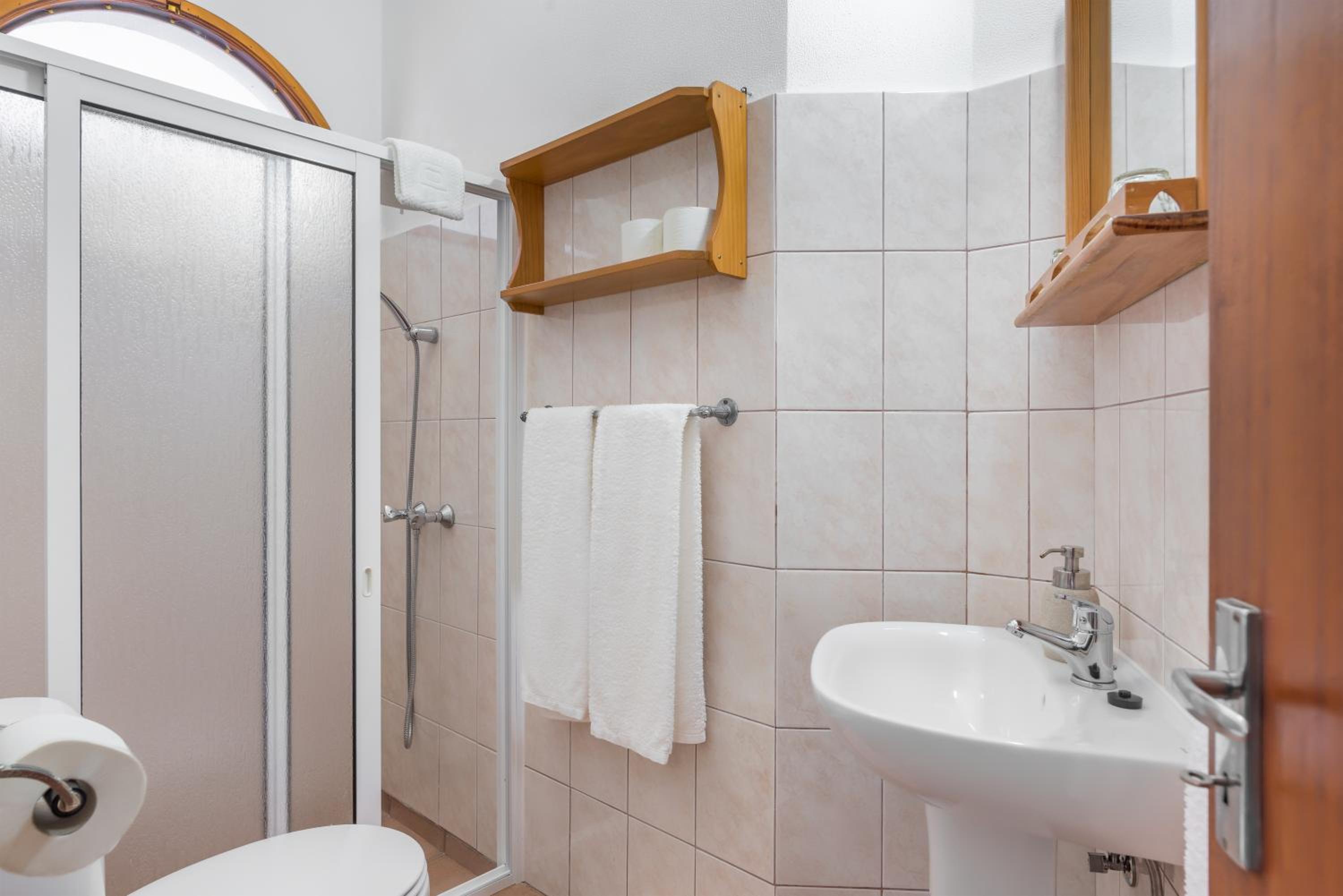 Double Room with Private Bathroom photo 2