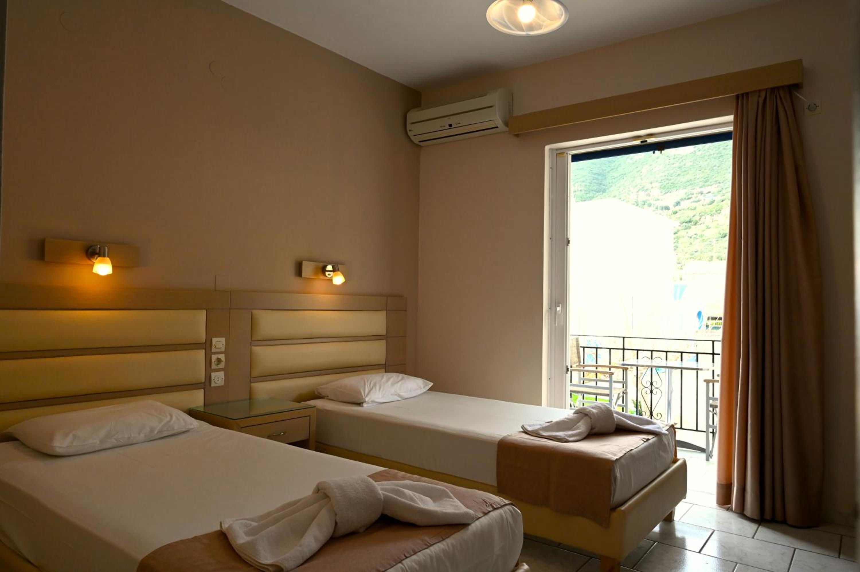 Double or Twin Room with Side Sea View - Photo 1