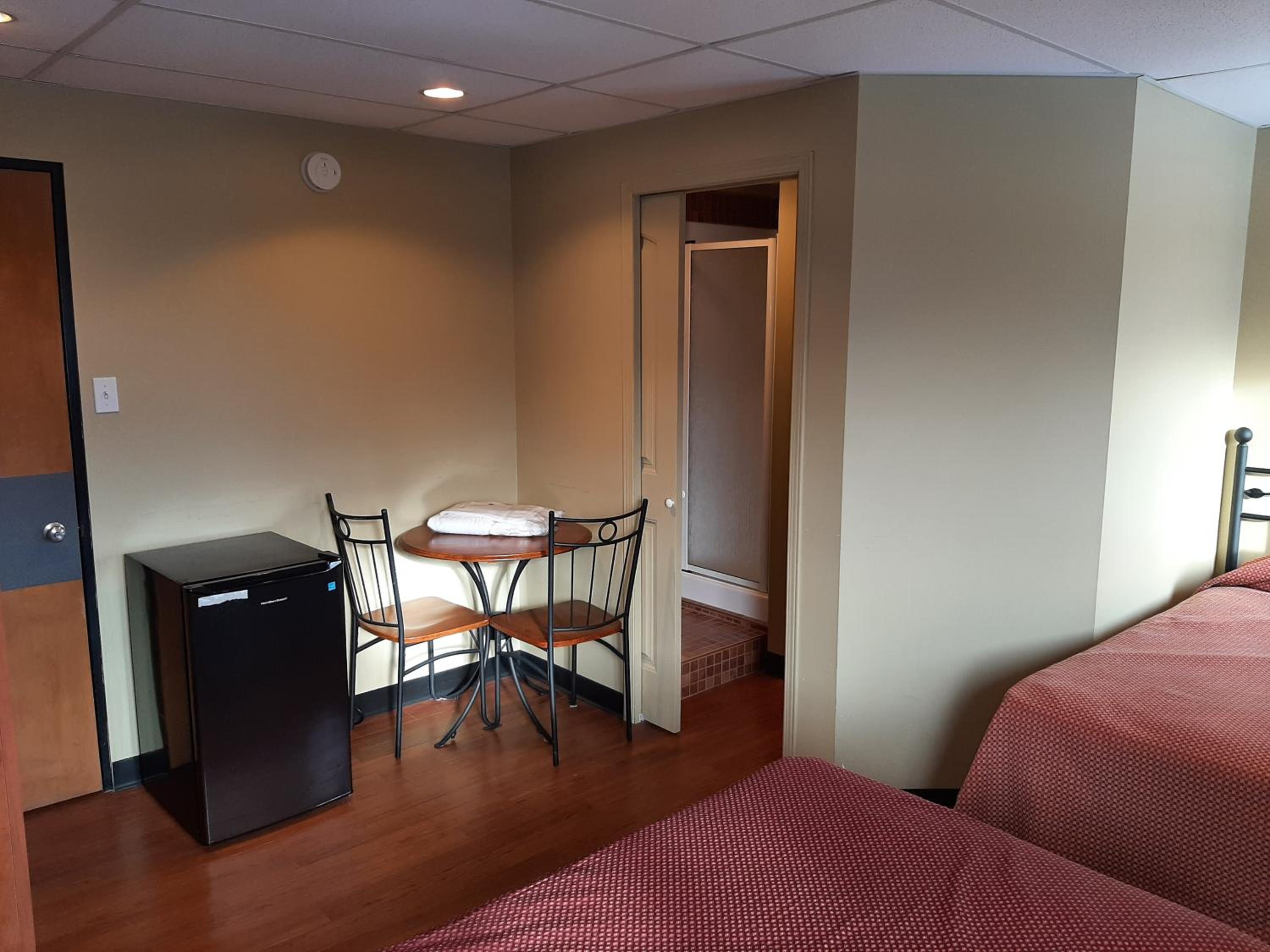 Twin Room with Bathroom photo 3