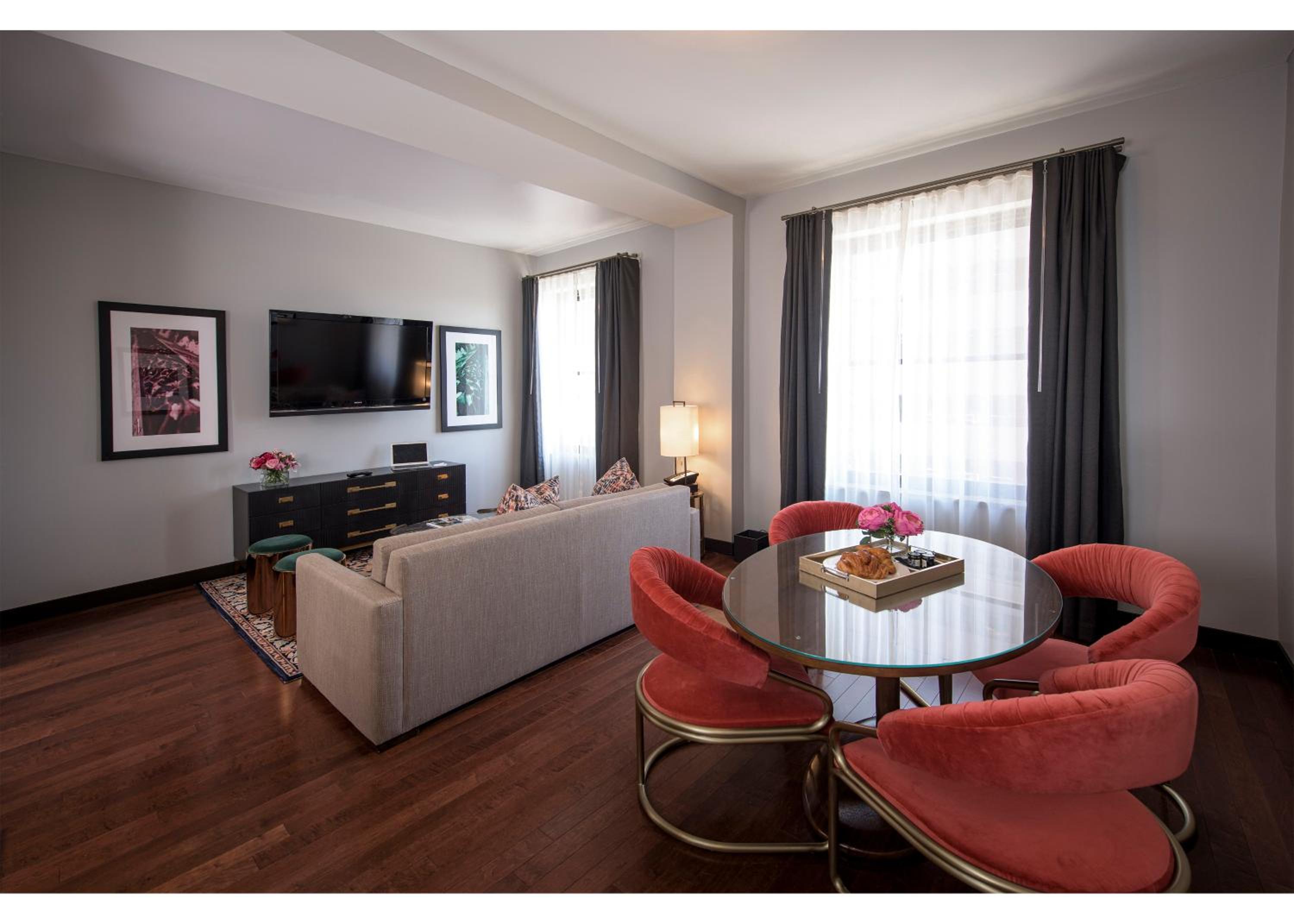 Studio Suite - Photo 1
