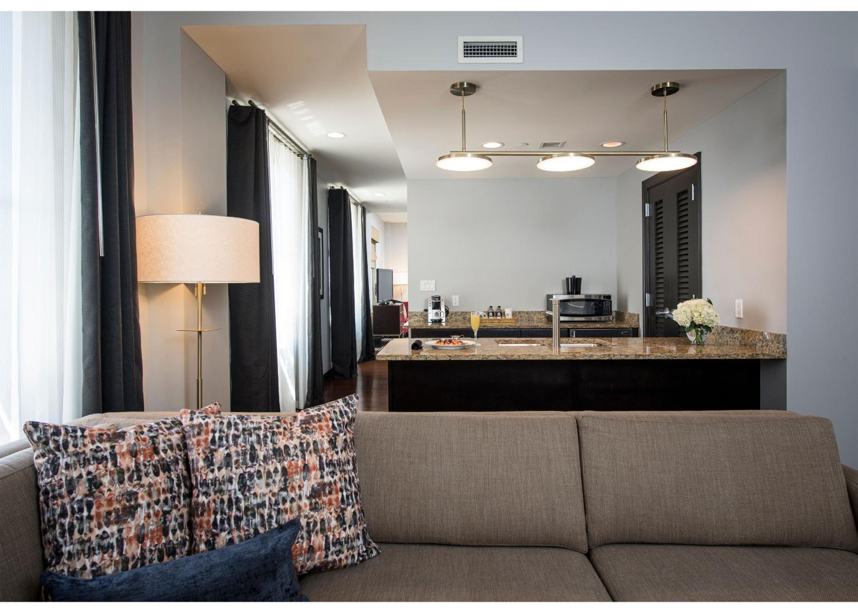 Signature Suite - Photo 3