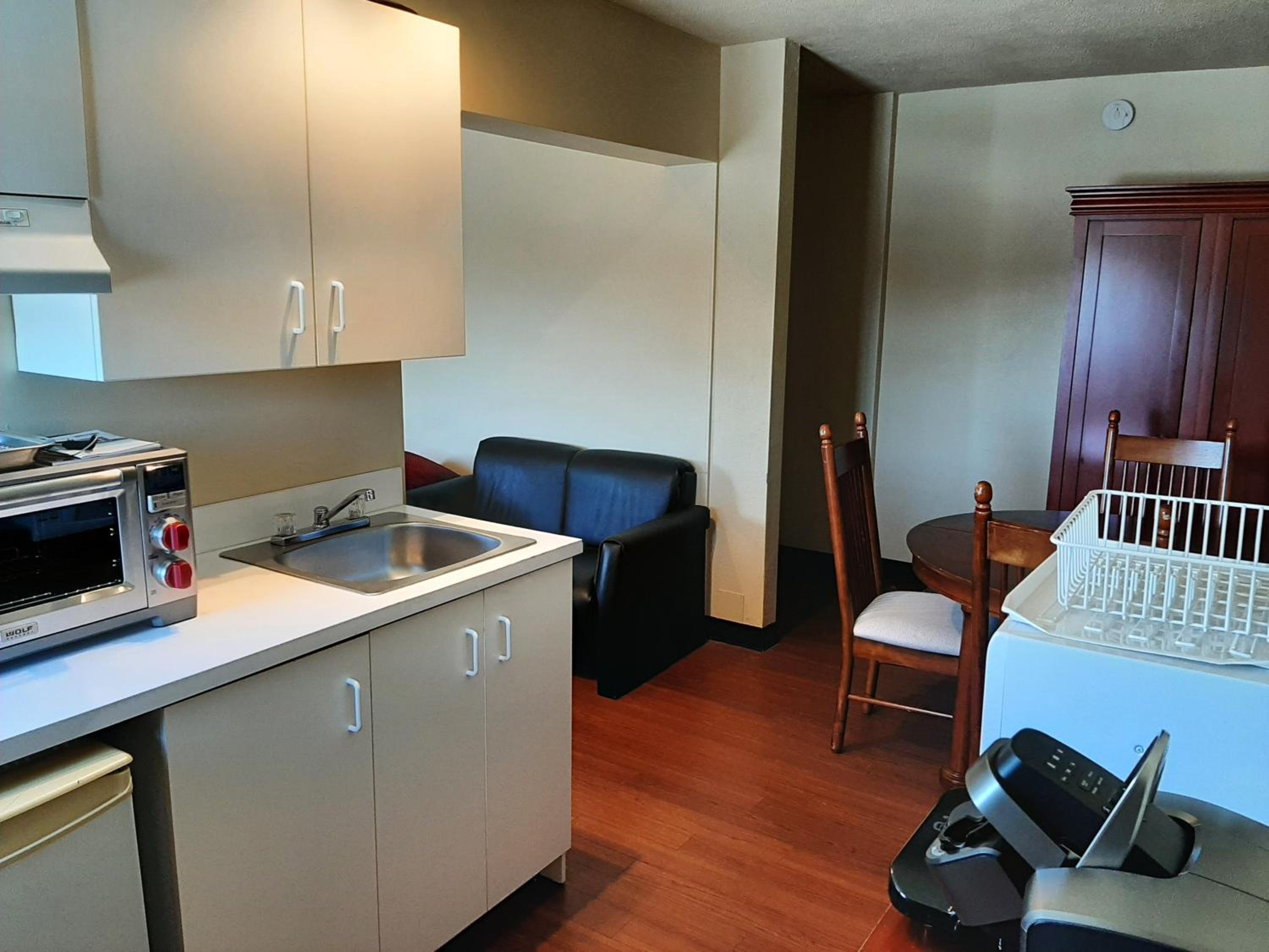 Family Room with Private Bathroom photo 3